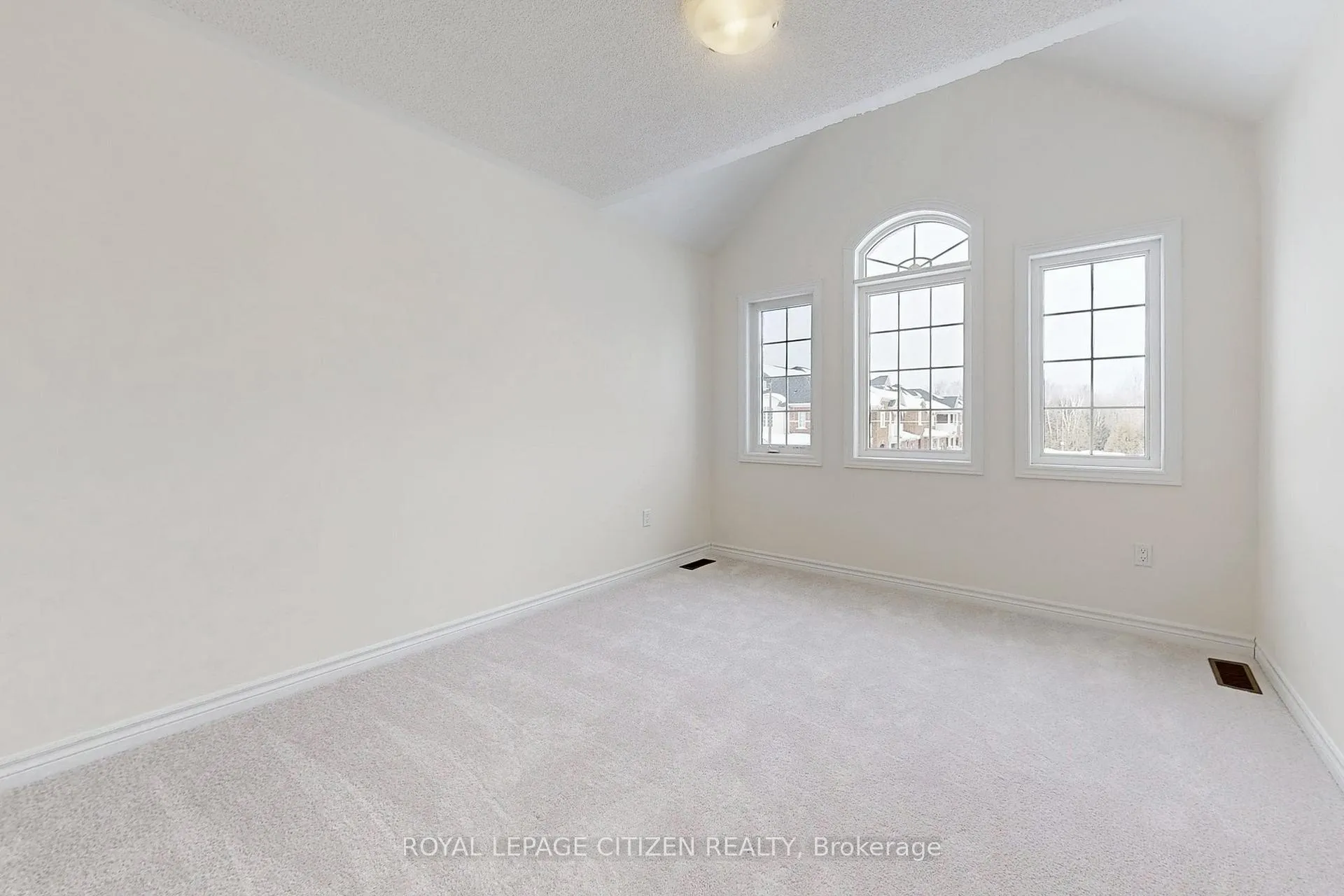 Photo 30 of 129 Cliff Thompson Crescent, Georgina, Sutton & Jackson's Point — HOMEH