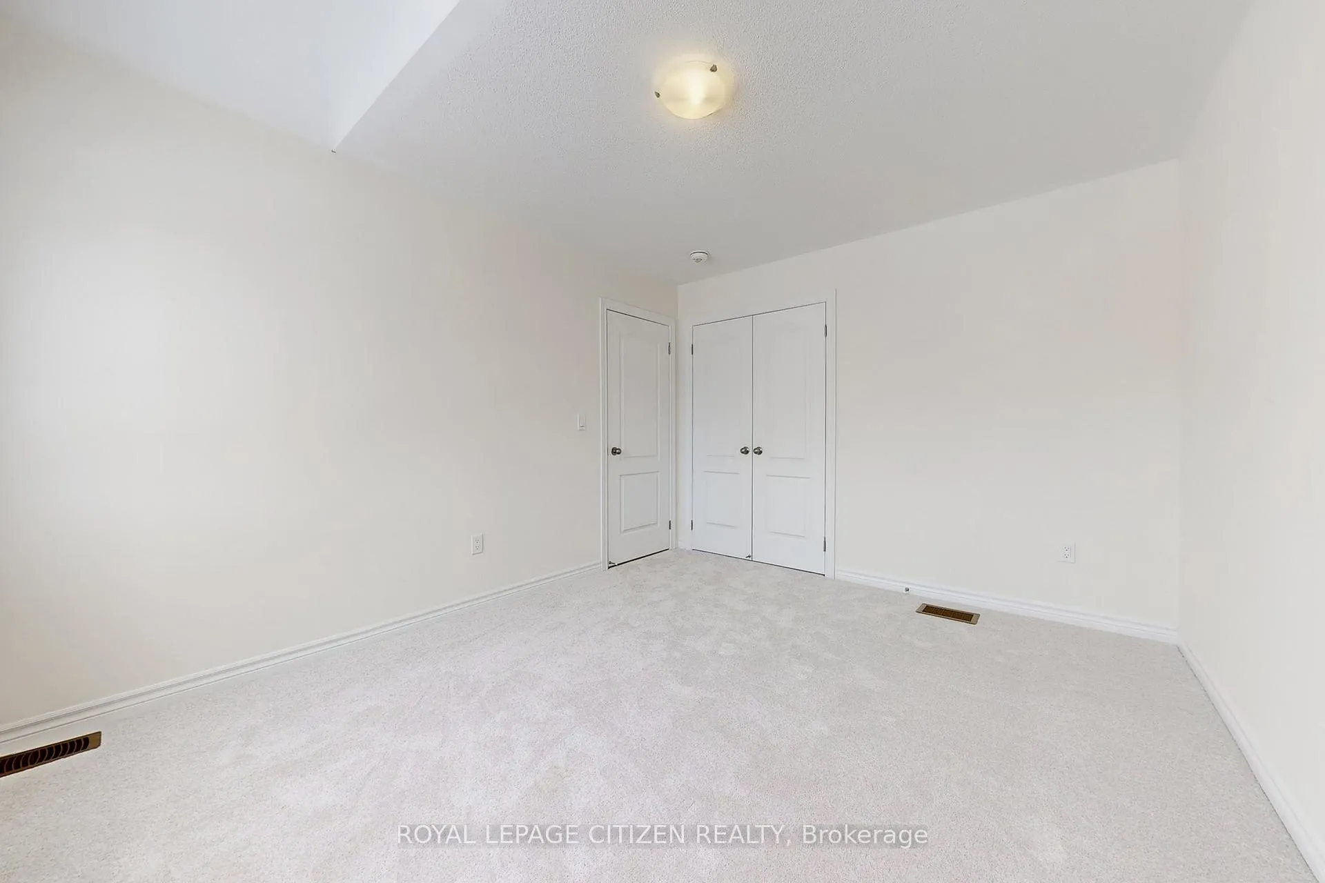 Photo 32 of 129 Cliff Thompson Crescent, Georgina, Sutton & Jackson's Point — HOMEH