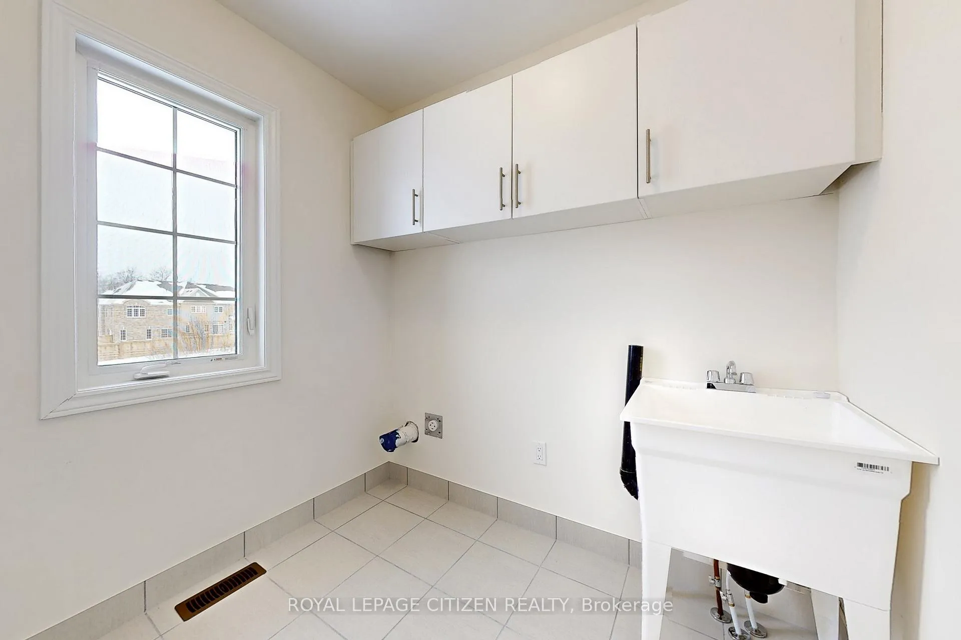 Photo 43 of 129 Cliff Thompson Crescent, Georgina, Sutton & Jackson's Point — HOMEH
