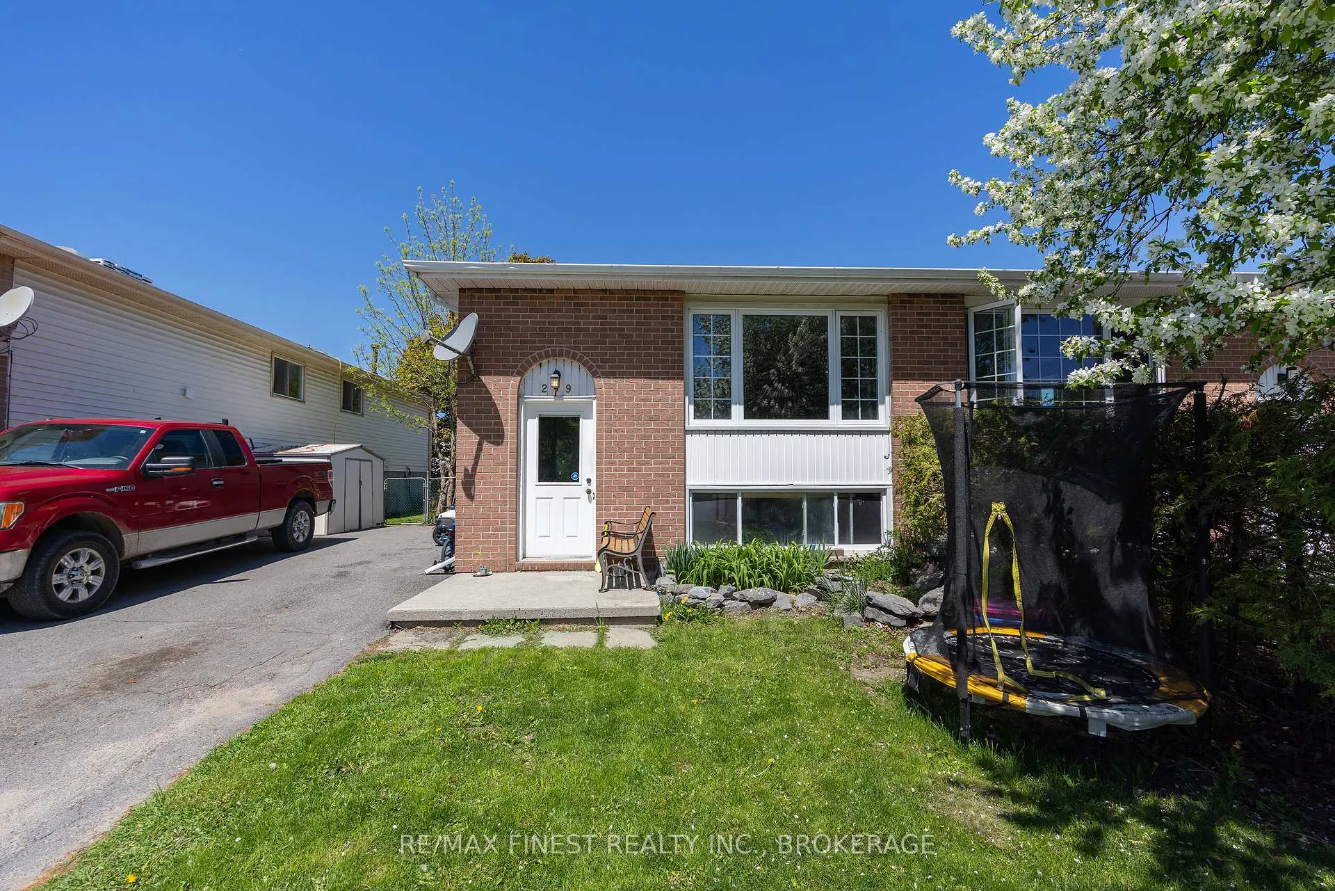 Front of 279 Kingsdale Avenue