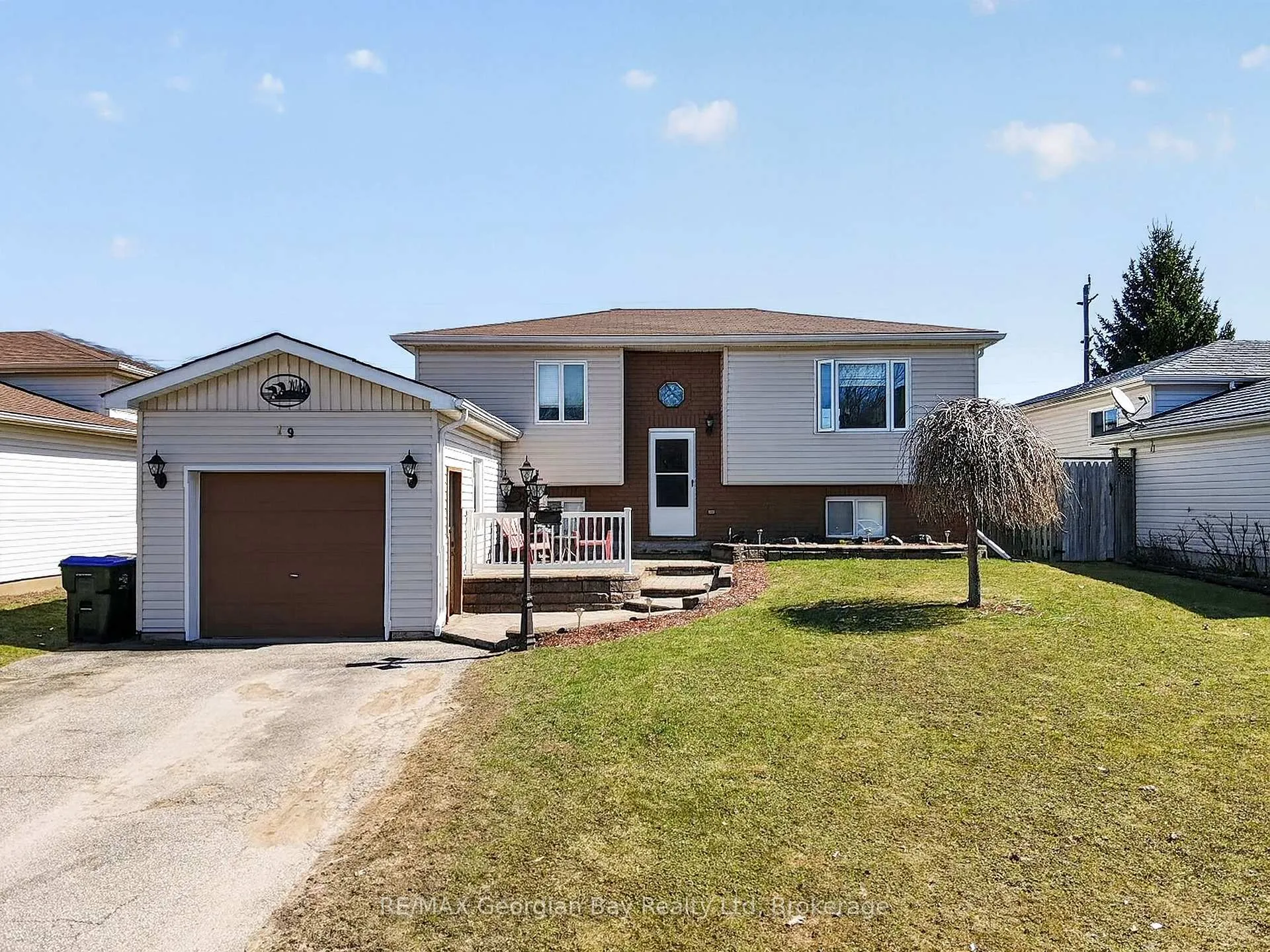 Photo 1 of 19 Mercer Crescent, Penetanguishene — HOMEH