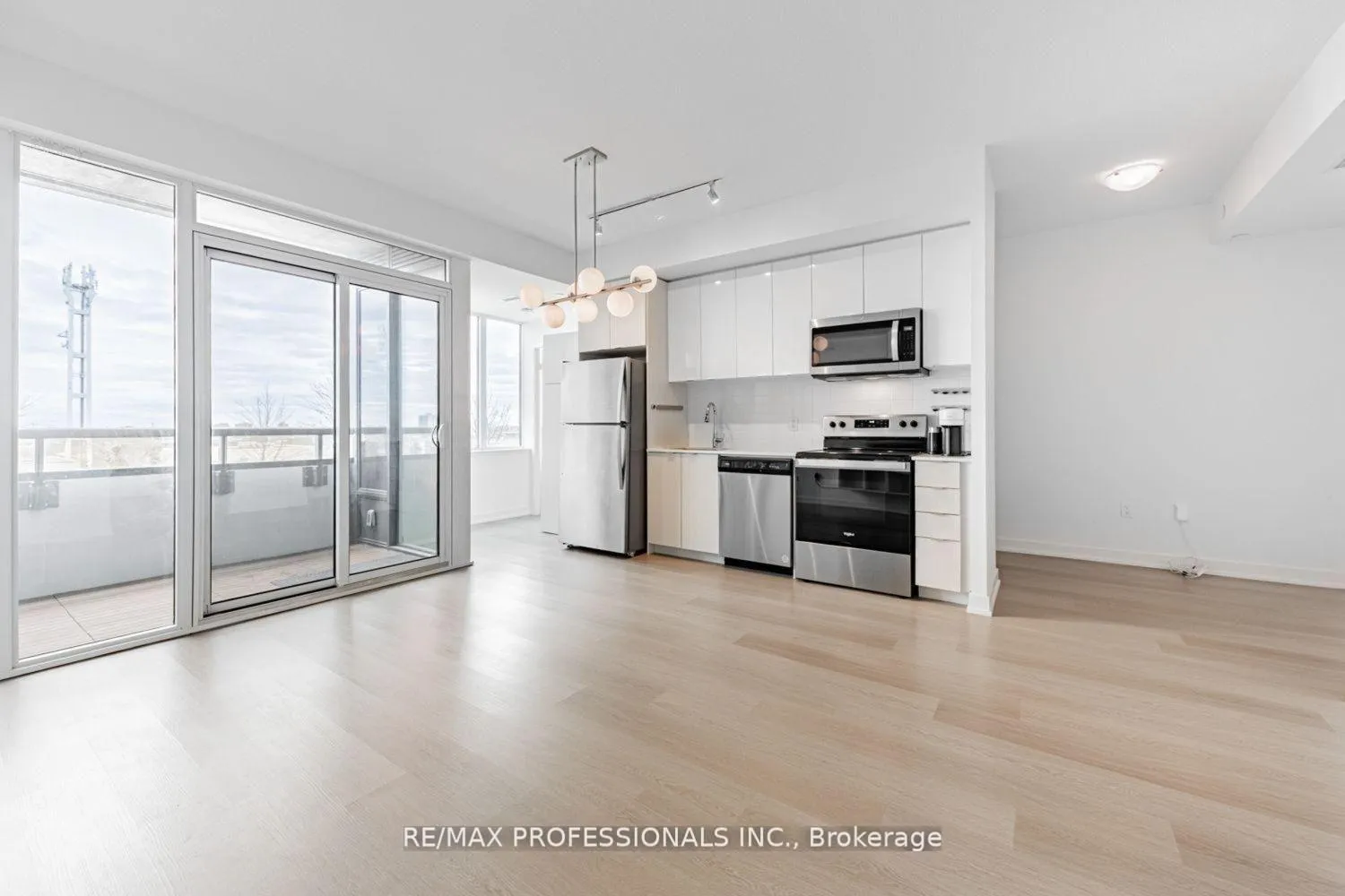 Photo 6 of Unit 313, 859 The Queensway, Etobicoke, Stonegate-Queensway — HOMEH