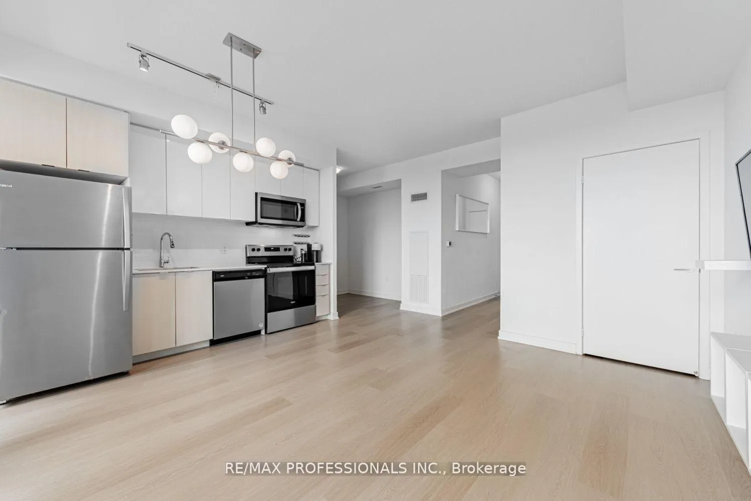 Photo 10 of Unit 313, 859 The Queensway, Etobicoke, Stonegate-Queensway — HOMEH