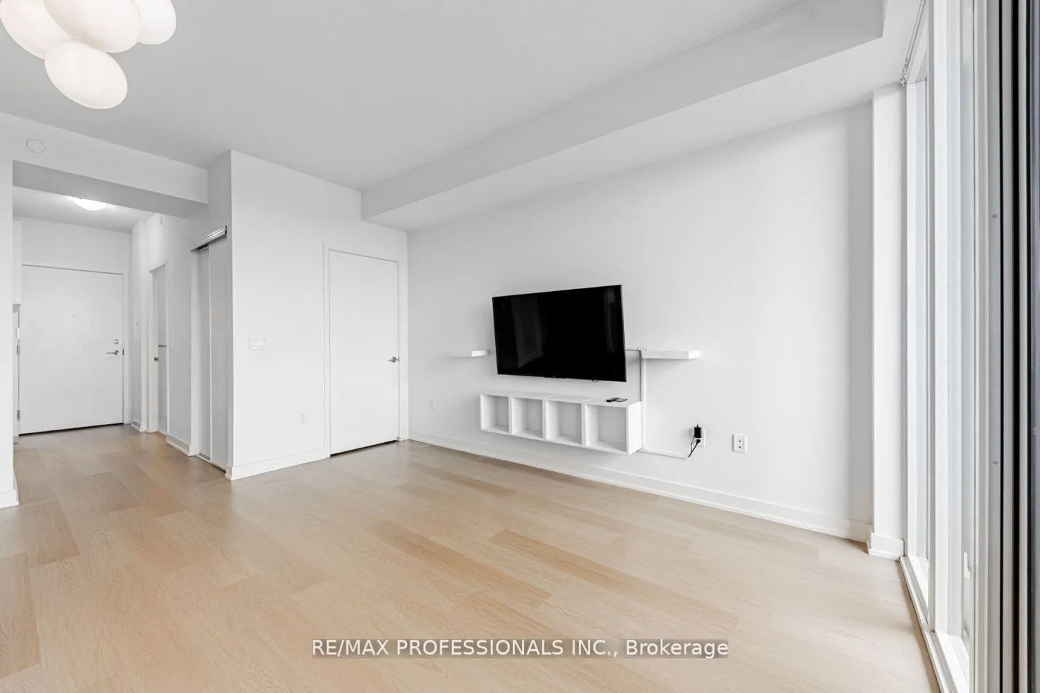 Photo 5 of Unit 313, 859 The Queensway, Etobicoke, Stonegate-Queensway — HOMEH