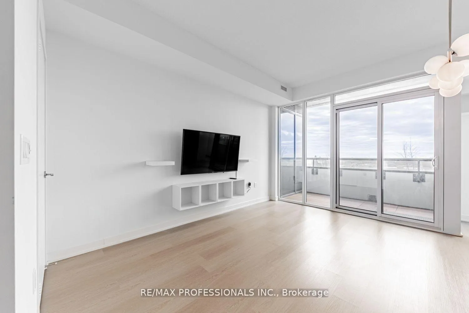 Photo 7 of Unit 313, 859 The Queensway, Etobicoke, Stonegate-Queensway — HOMEH