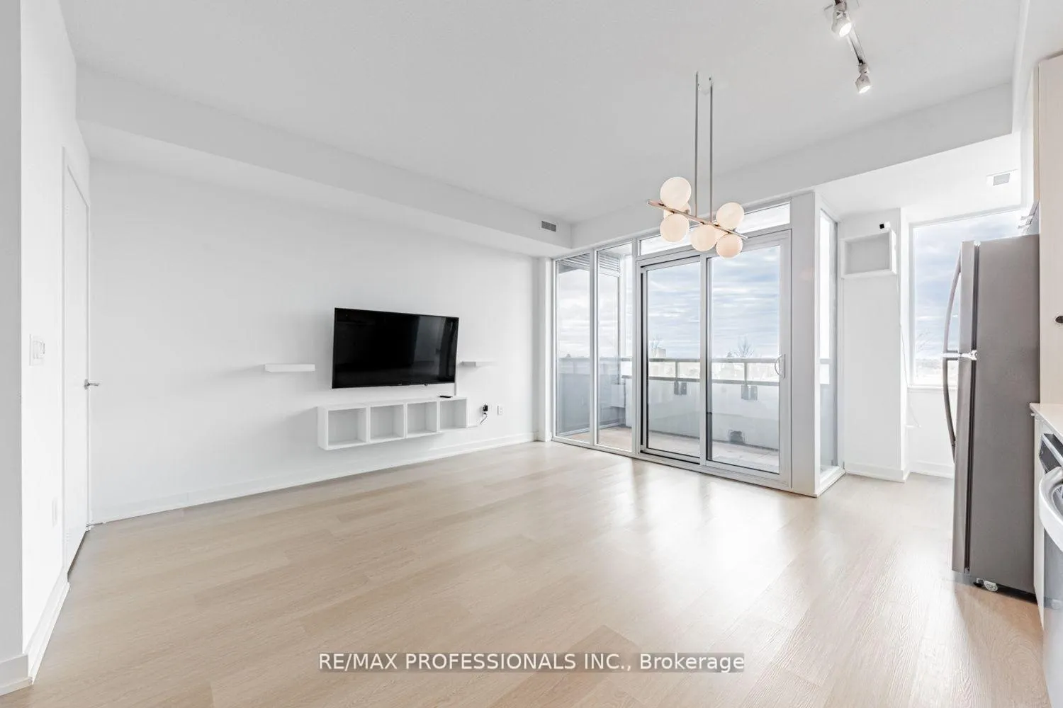 Photo 8 of Unit 313, 859 The Queensway, Etobicoke, Stonegate-Queensway — HOMEH