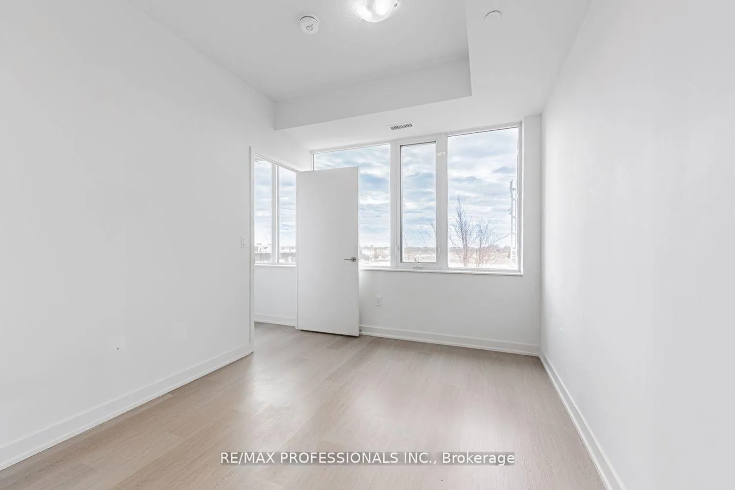 Photo 9 of Unit 313, 859 The Queensway, Etobicoke, Stonegate-Queensway — HOMEH