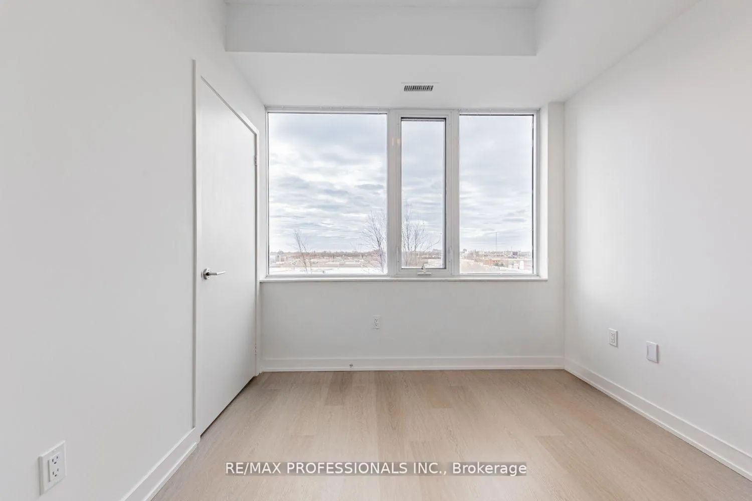 Photo 12 of Unit 313, 859 The Queensway, Etobicoke, Stonegate-Queensway — HOMEH