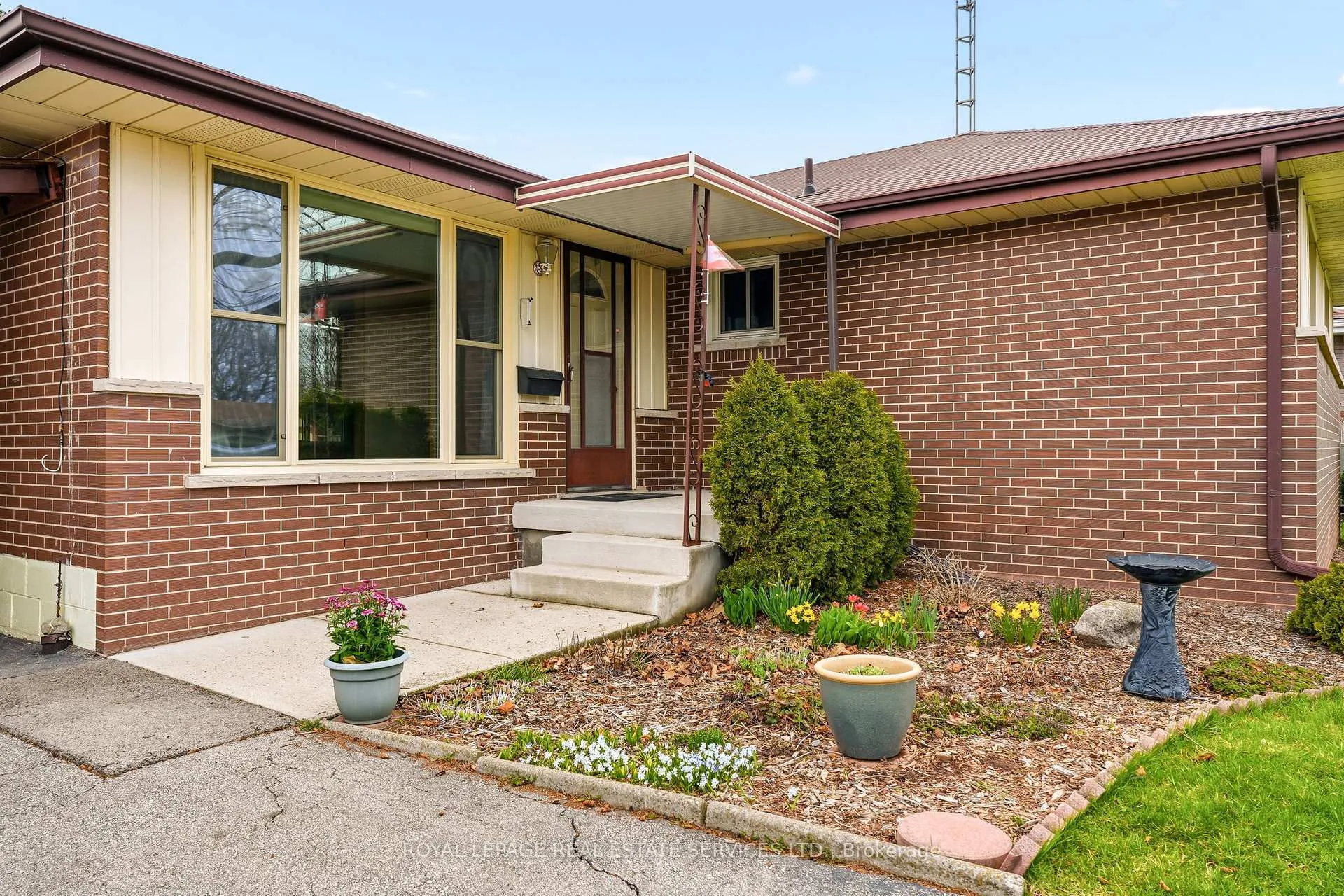Photo 4 of 384 Appleby Line, Burlington, Shoreacres — HOMEH