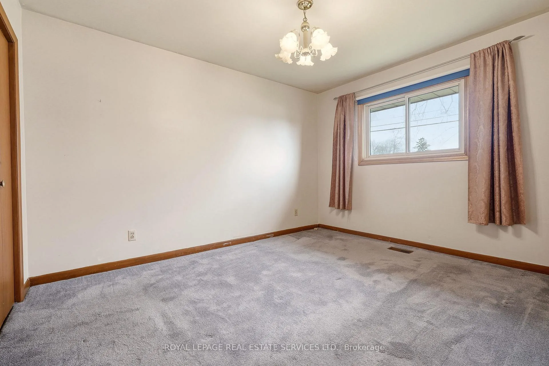 Photo 16 of 384 Appleby Line, Burlington, Shoreacres — HOMEH