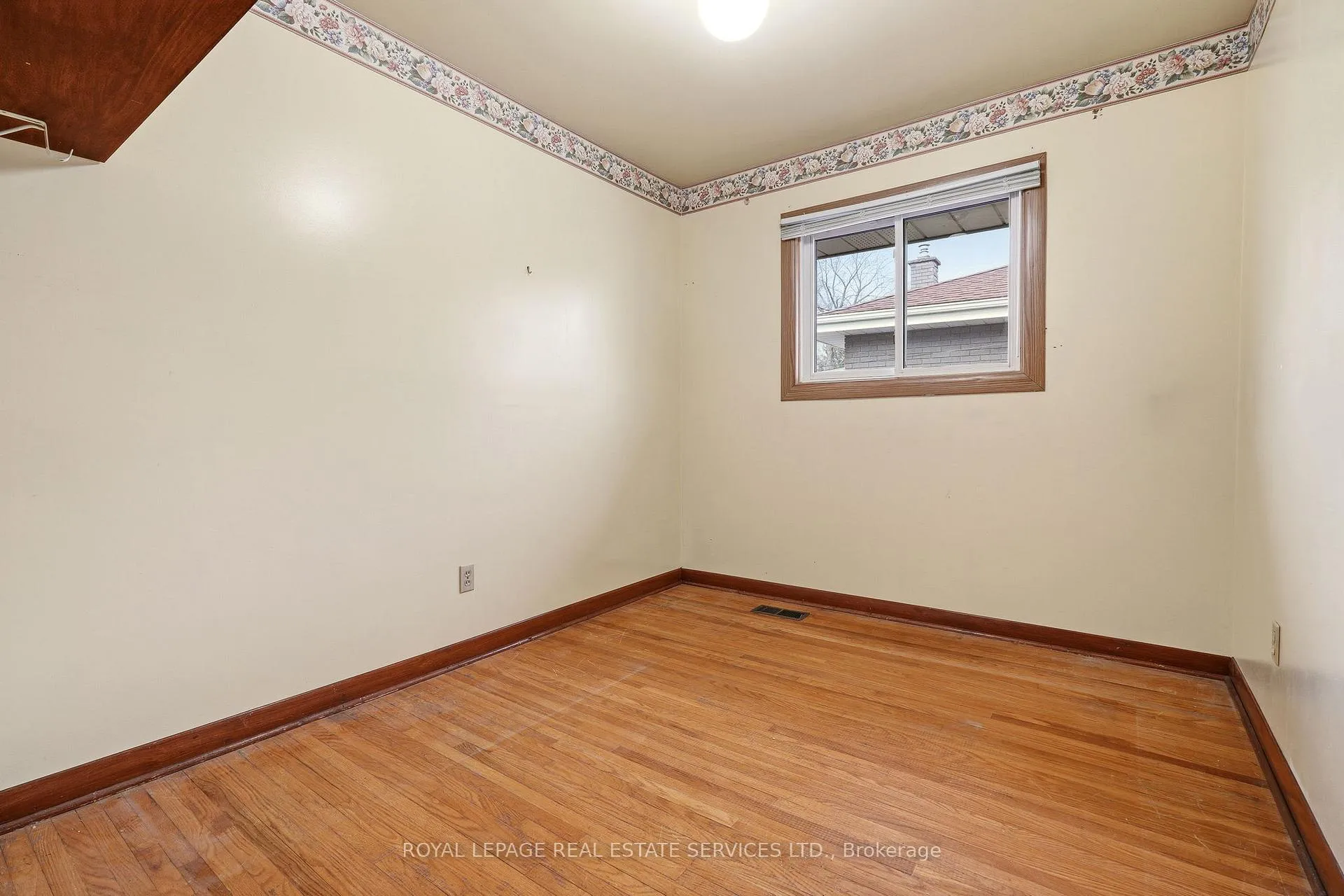 Photo 18 of 384 Appleby Line, Burlington, Shoreacres — HOMEH