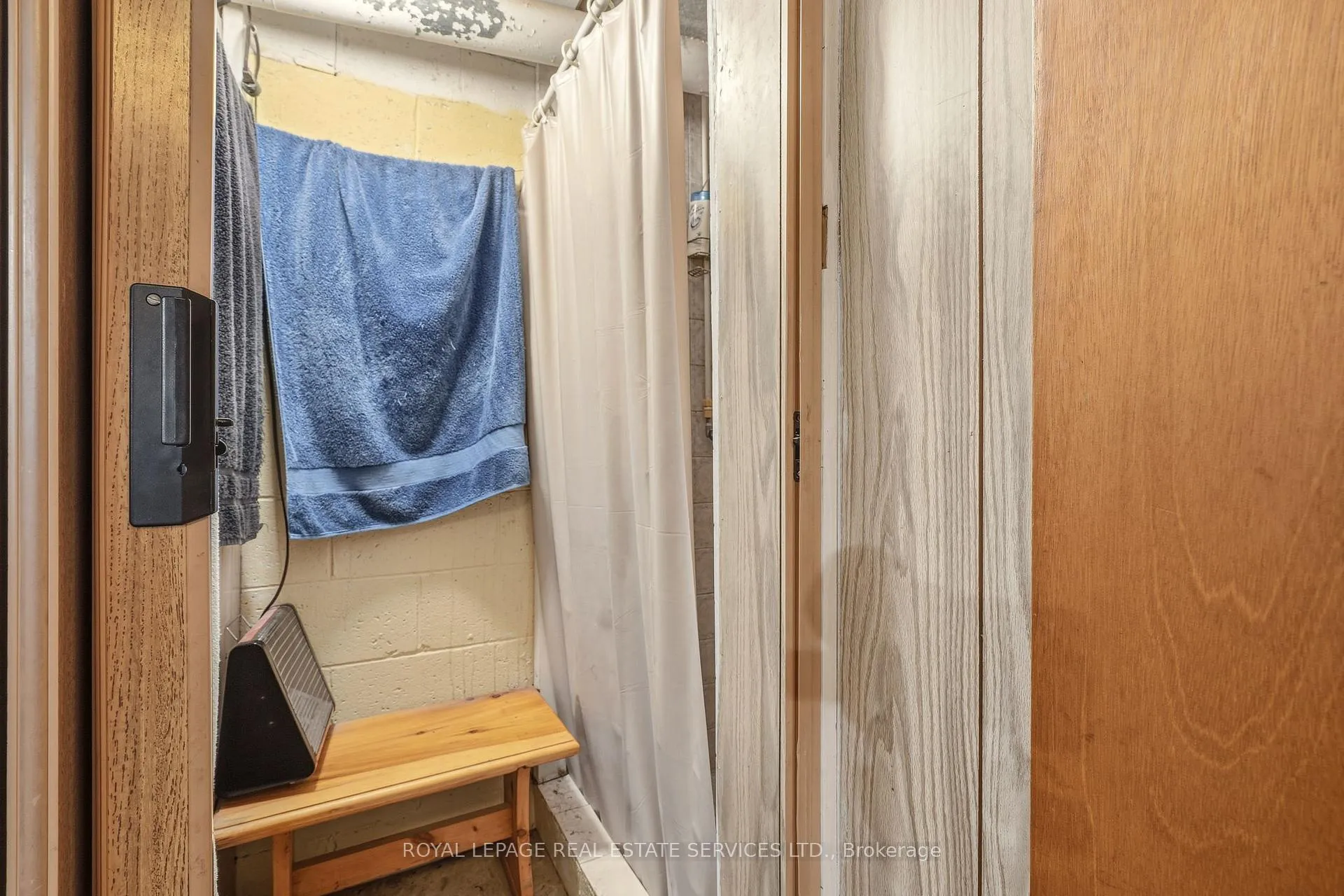 Photo 24 of 384 Appleby Line, Burlington, Shoreacres — HOMEH