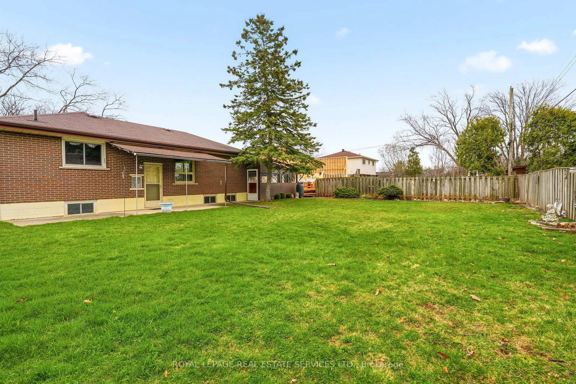 Photo 31 of 384 Appleby Line, Burlington, Shoreacres — HOMEH