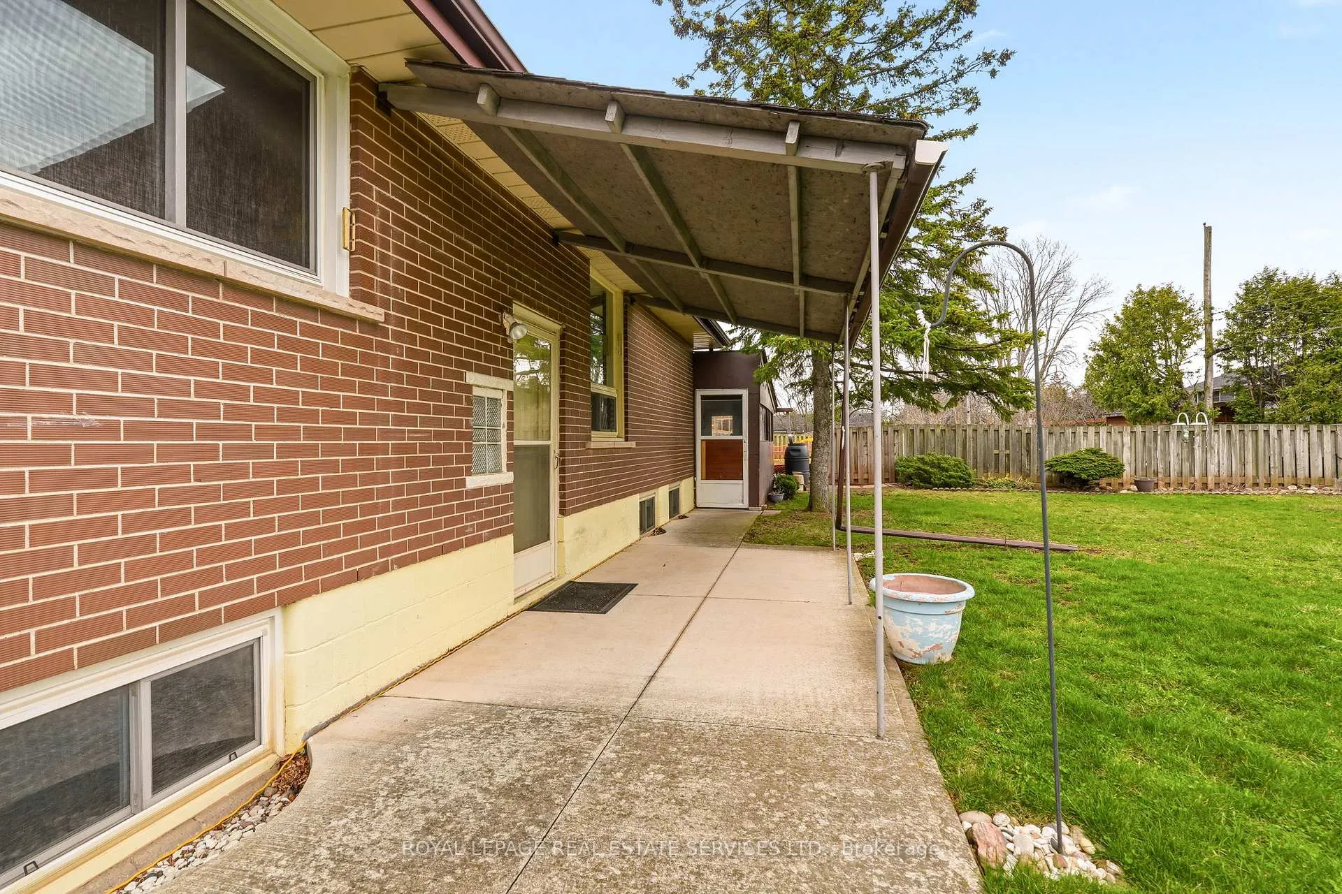 Photo 33 of 384 Appleby Line, Burlington, Shoreacres — HOMEH