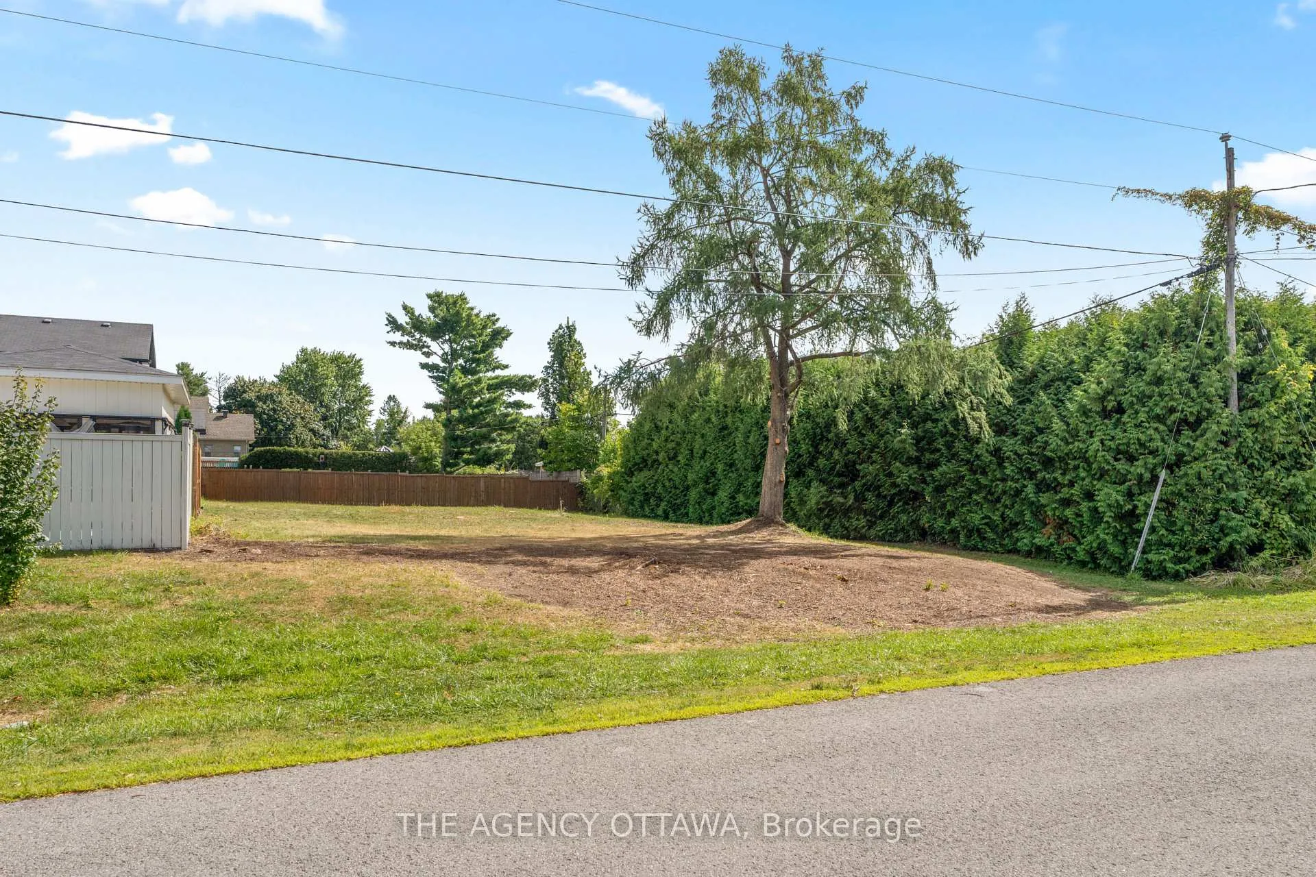 Photo 2 of 9 Doris Avenue, Ottawa, Blossom Park/Kemp Park/Findlay Creek — HOMEH