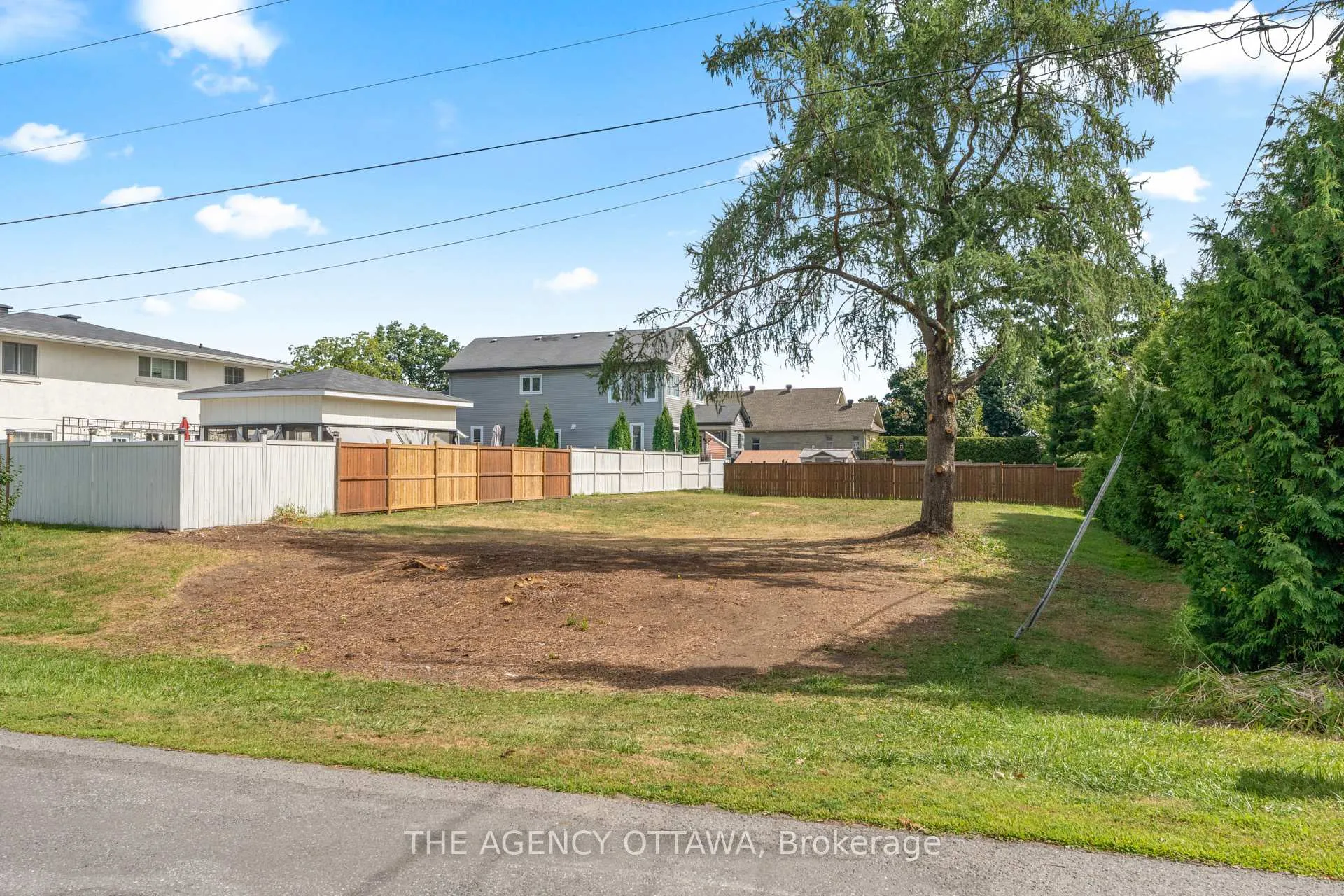 Photo 3 of 9 Doris Avenue, Ottawa, Blossom Park/Kemp Park/Findlay Creek — HOMEH