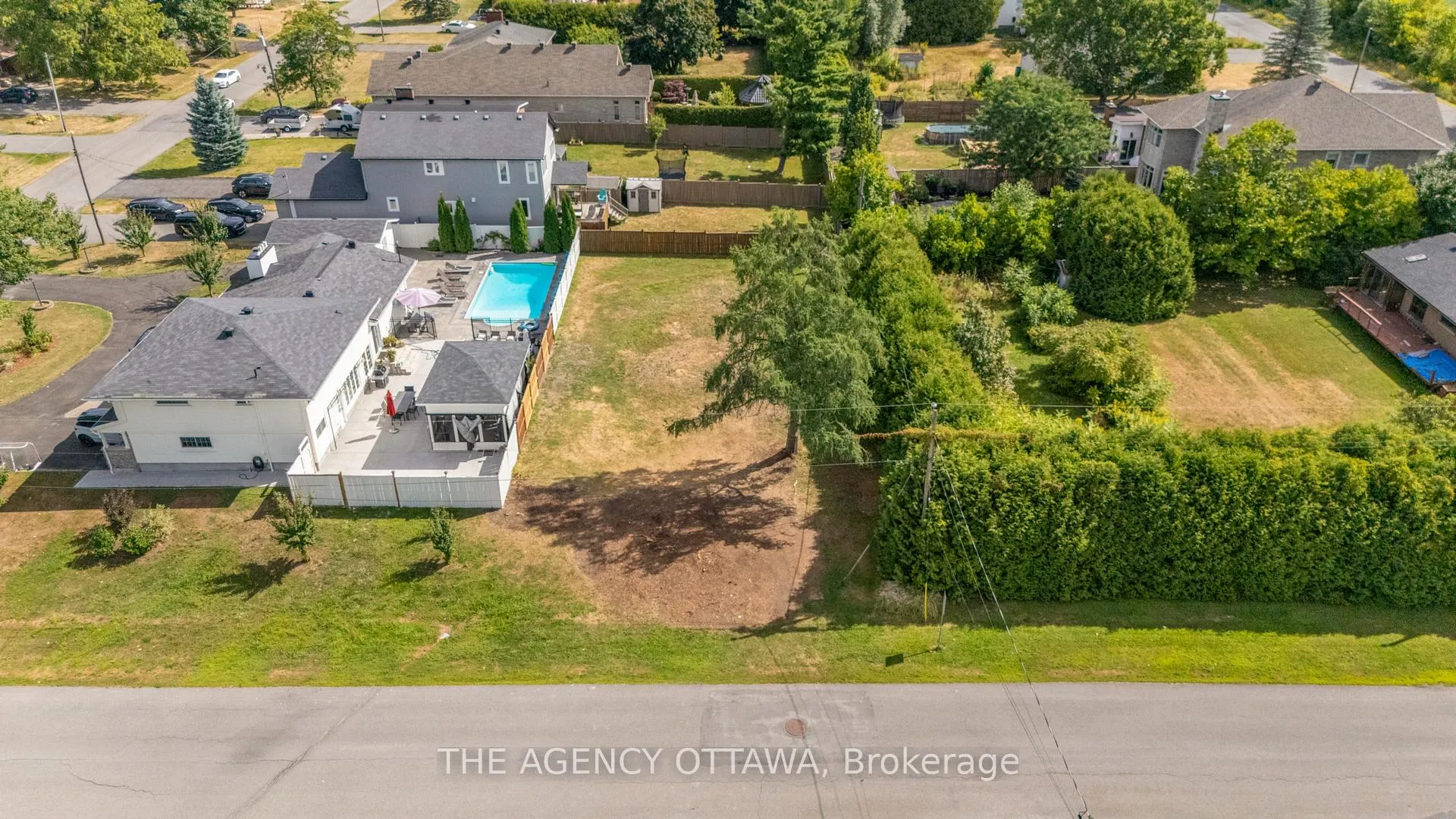 Photo 5 of 9 Doris Avenue, Ottawa, Blossom Park/Kemp Park/Findlay Creek — HOMEH