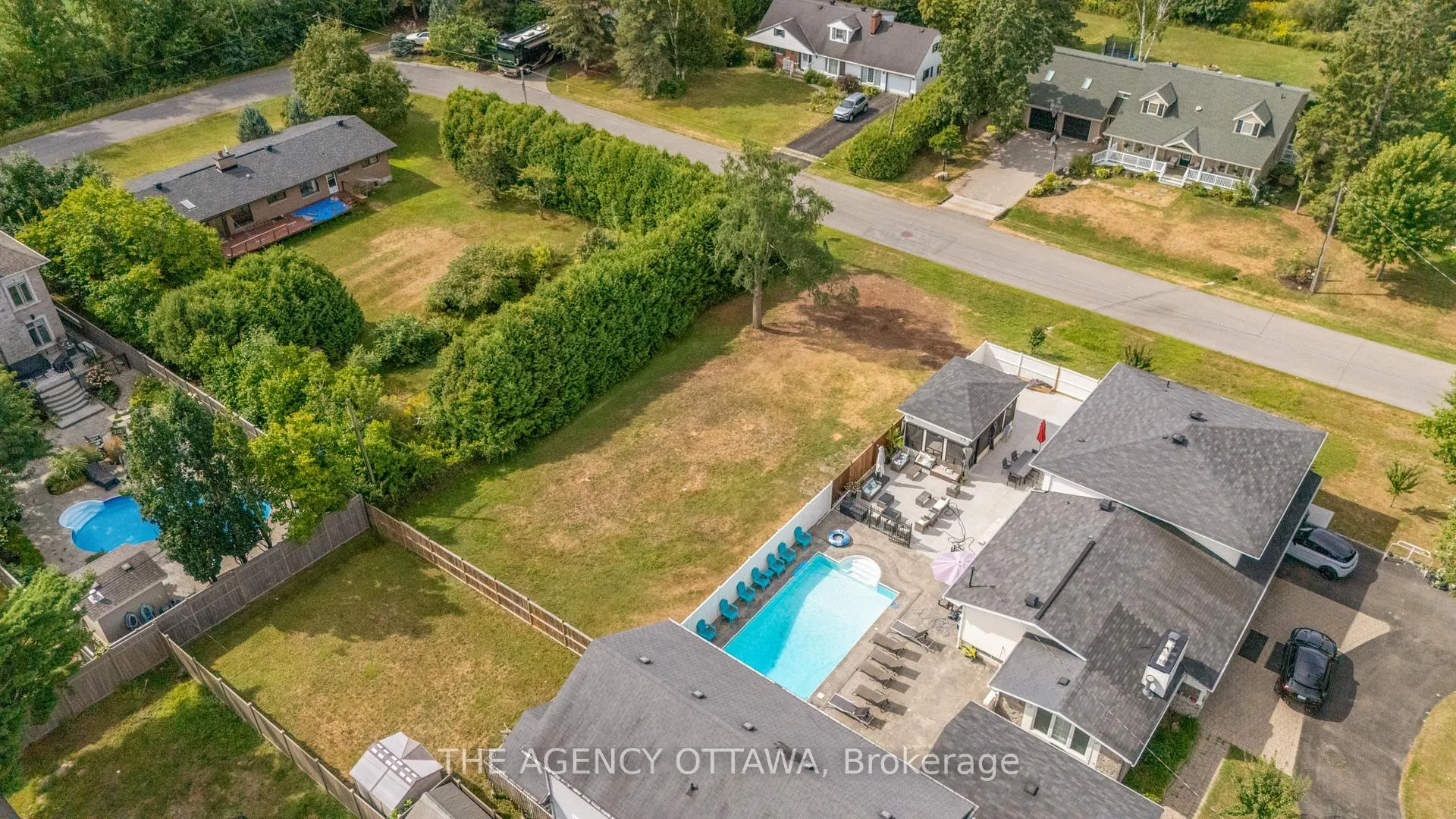 Photo 11 of 9 Doris Avenue, Ottawa, Blossom Park/Kemp Park/Findlay Creek — HOMEH