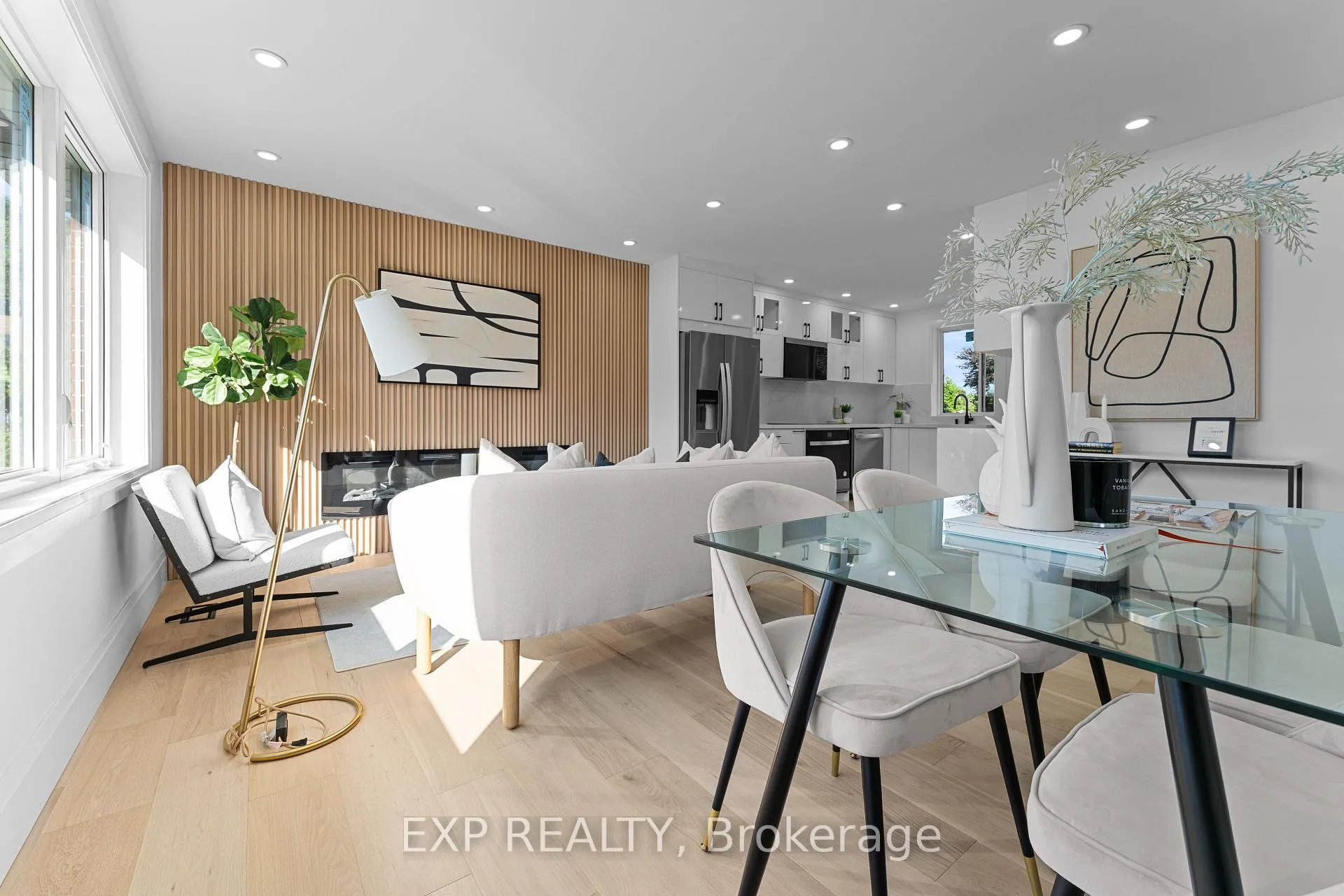 Photo 5 of 686 Wickens Avenue, Burlington, LaSalle — HOMEH