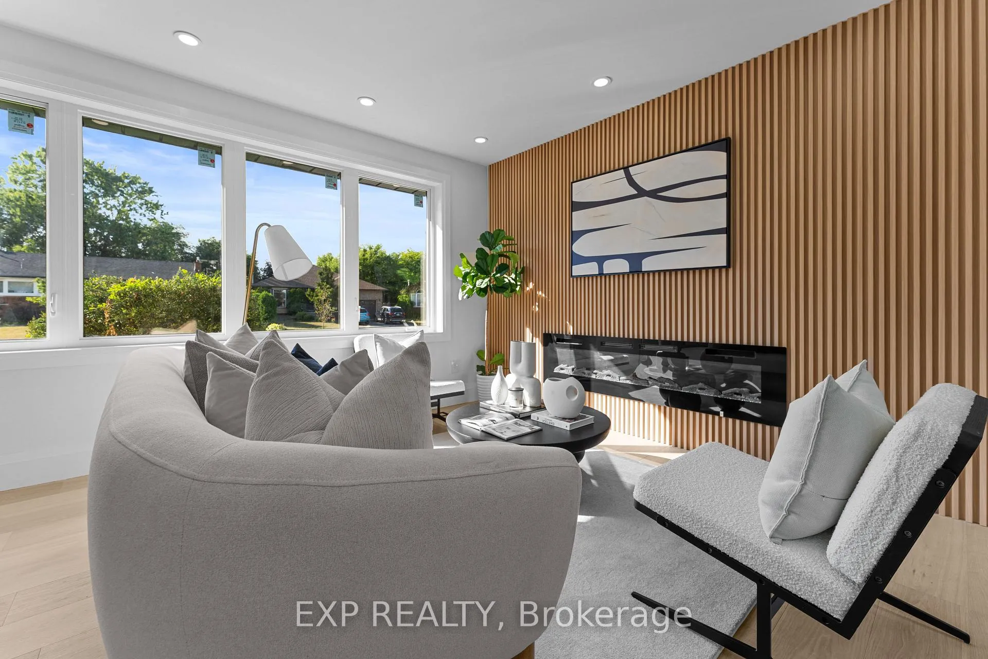 Photo 7 of 686 Wickens Avenue, Burlington, LaSalle — HOMEH