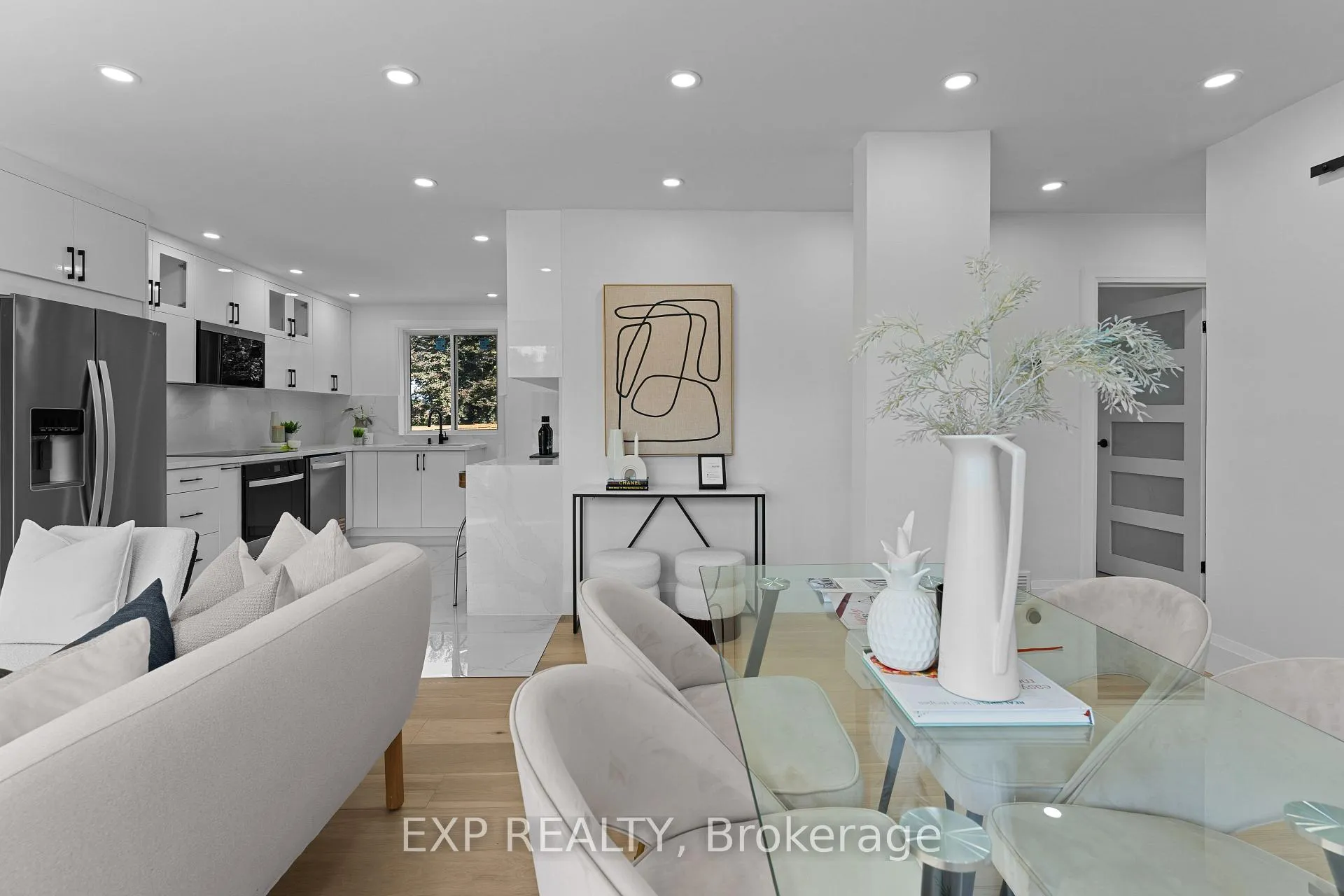 Photo 10 of 686 Wickens Avenue, Burlington, LaSalle — HOMEH