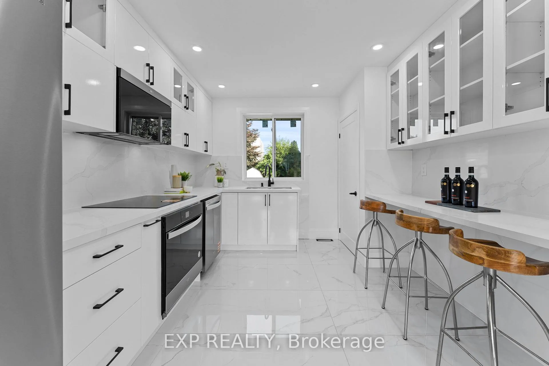 Photo 13 of 686 Wickens Avenue, Burlington, LaSalle — HOMEH