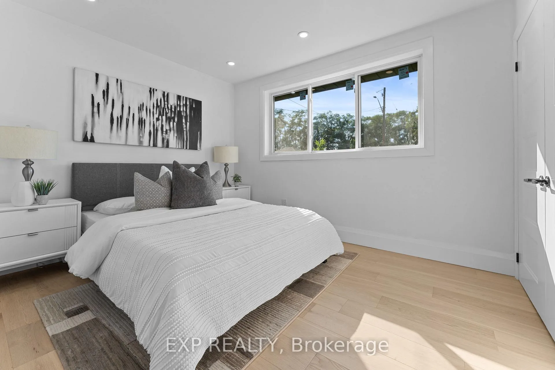 Photo 16 of 686 Wickens Avenue, Burlington, LaSalle — HOMEH