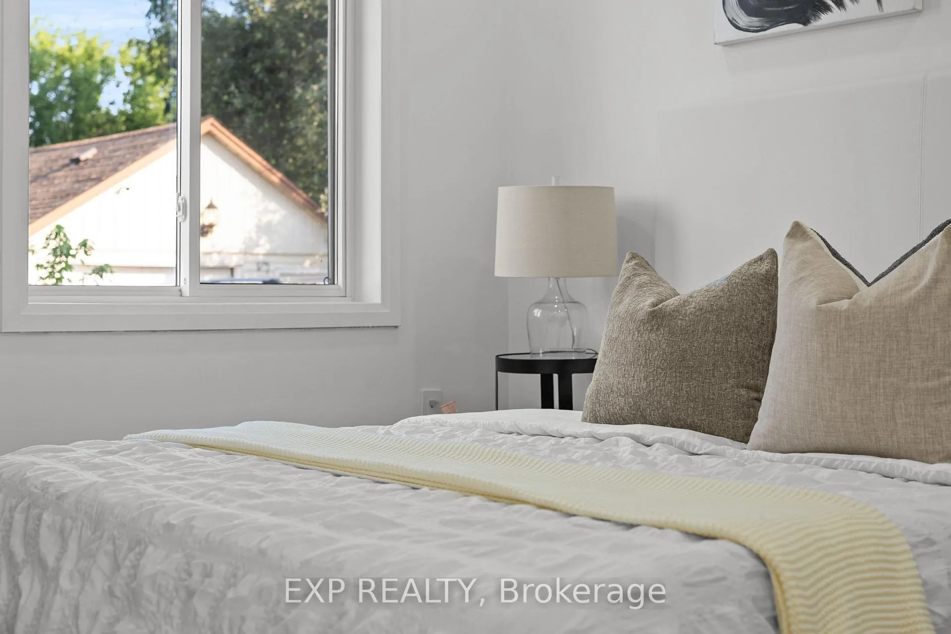 Photo 25 of 686 Wickens Avenue, Burlington, LaSalle — HOMEH