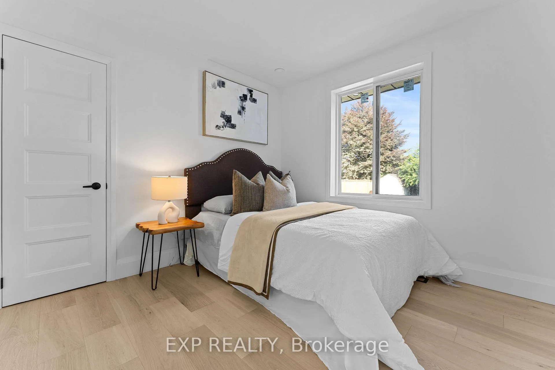 Photo 26 of 686 Wickens Avenue, Burlington, LaSalle — HOMEH