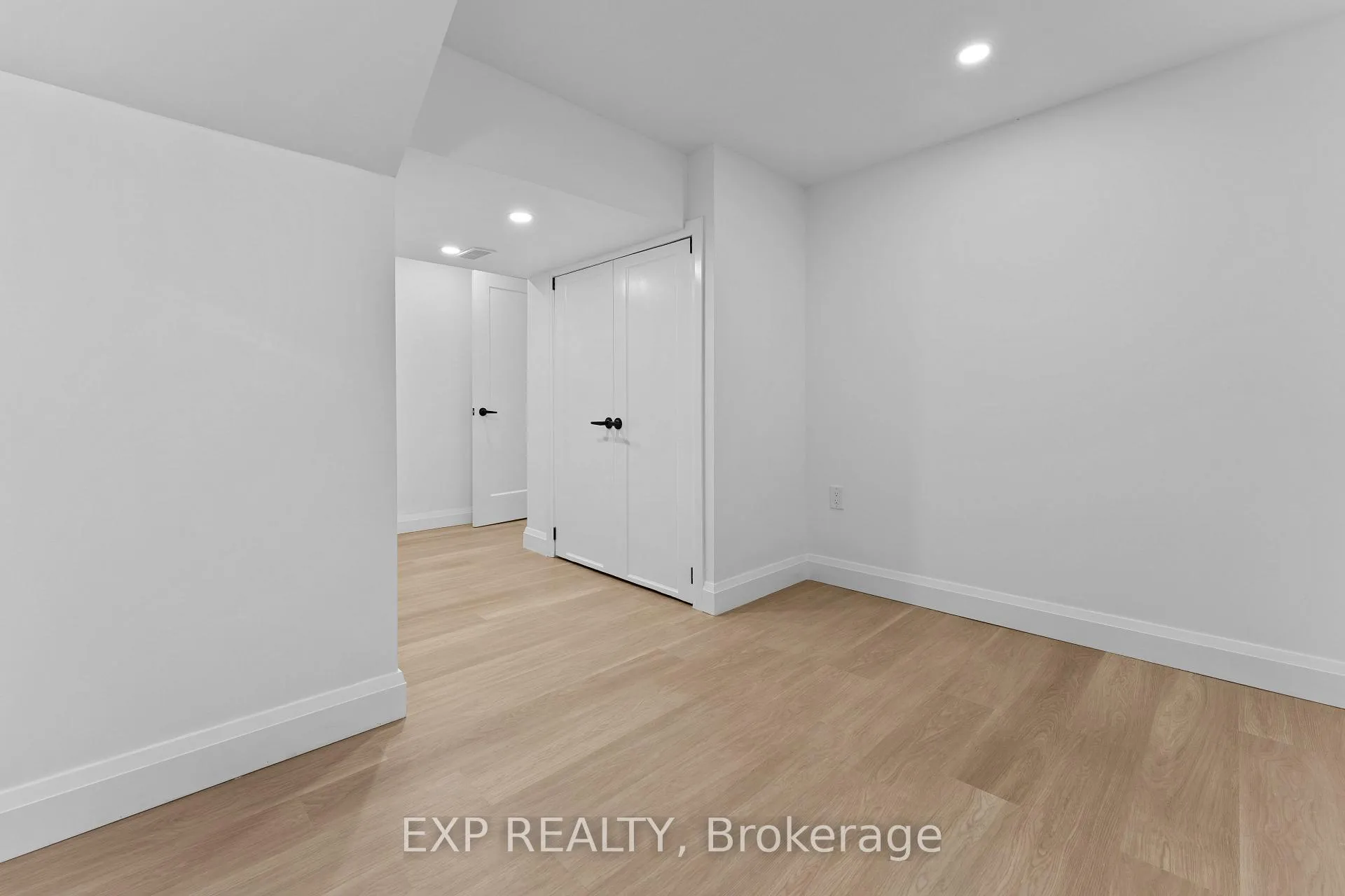 Photo 39 of 686 Wickens Avenue, Burlington, LaSalle — HOMEH