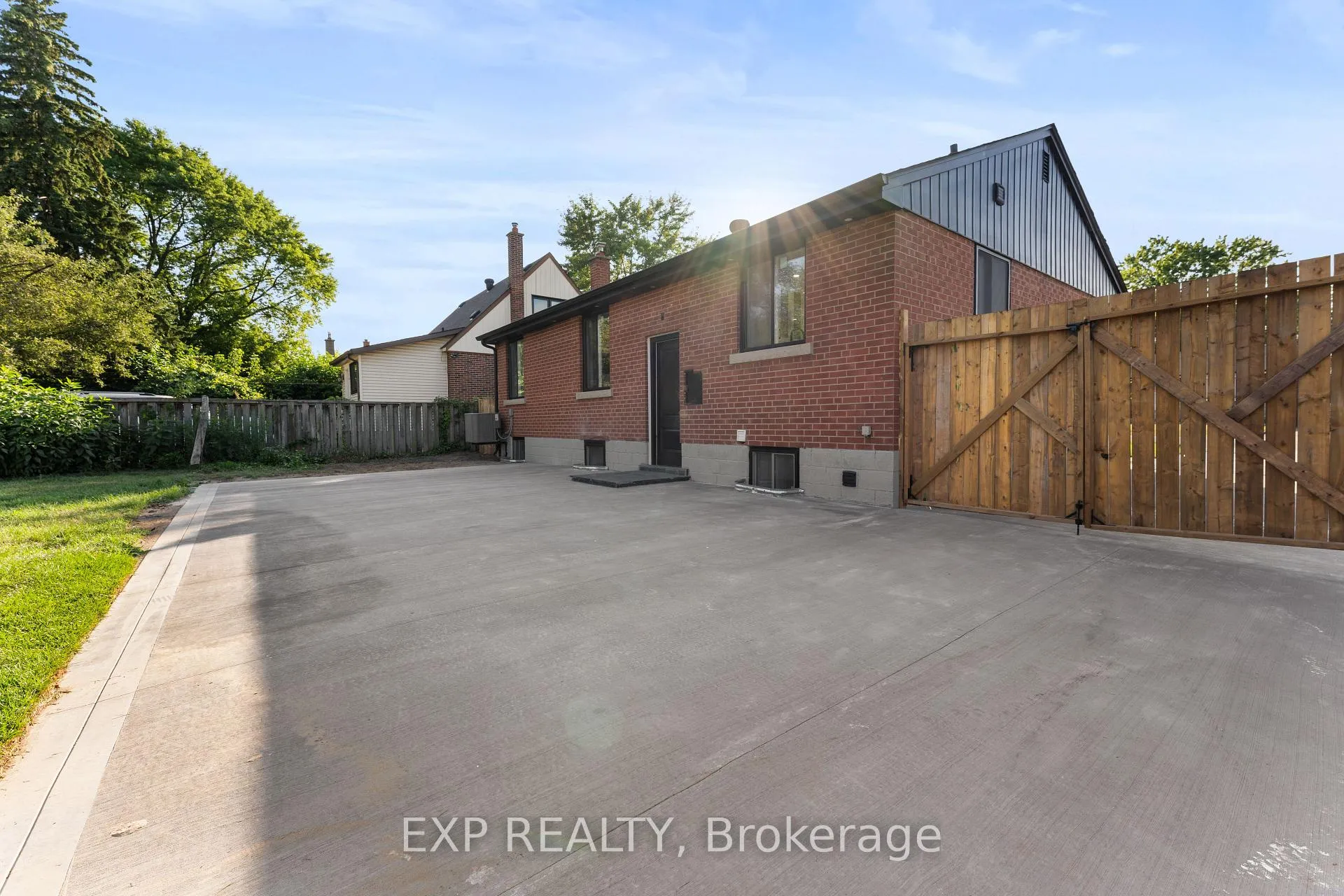 Photo 45 of 686 Wickens Avenue, Burlington, LaSalle — HOMEH
