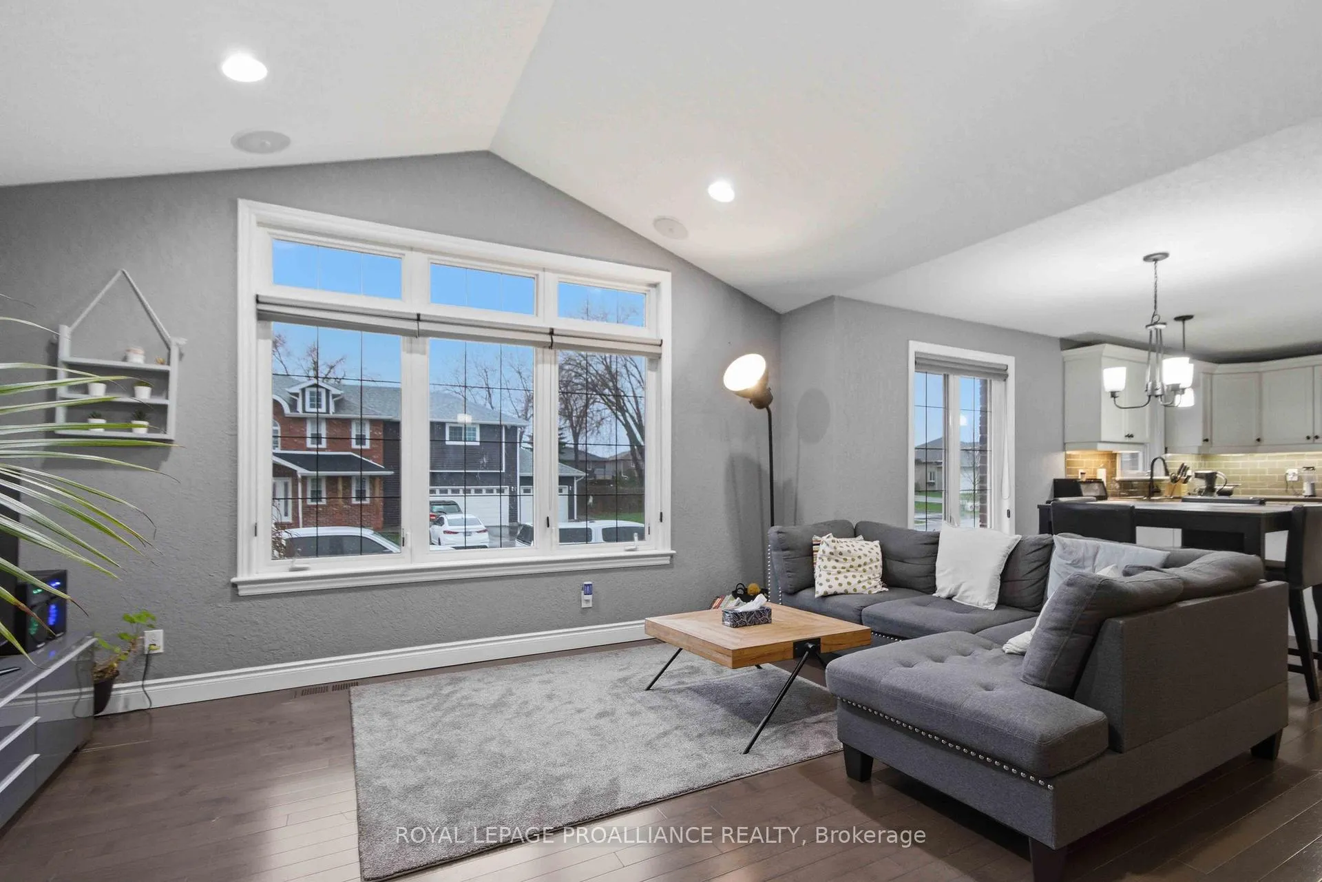 Photo 4 of 2 Freedom Crescent, Quinte West, Sidney Ward — HOMEH