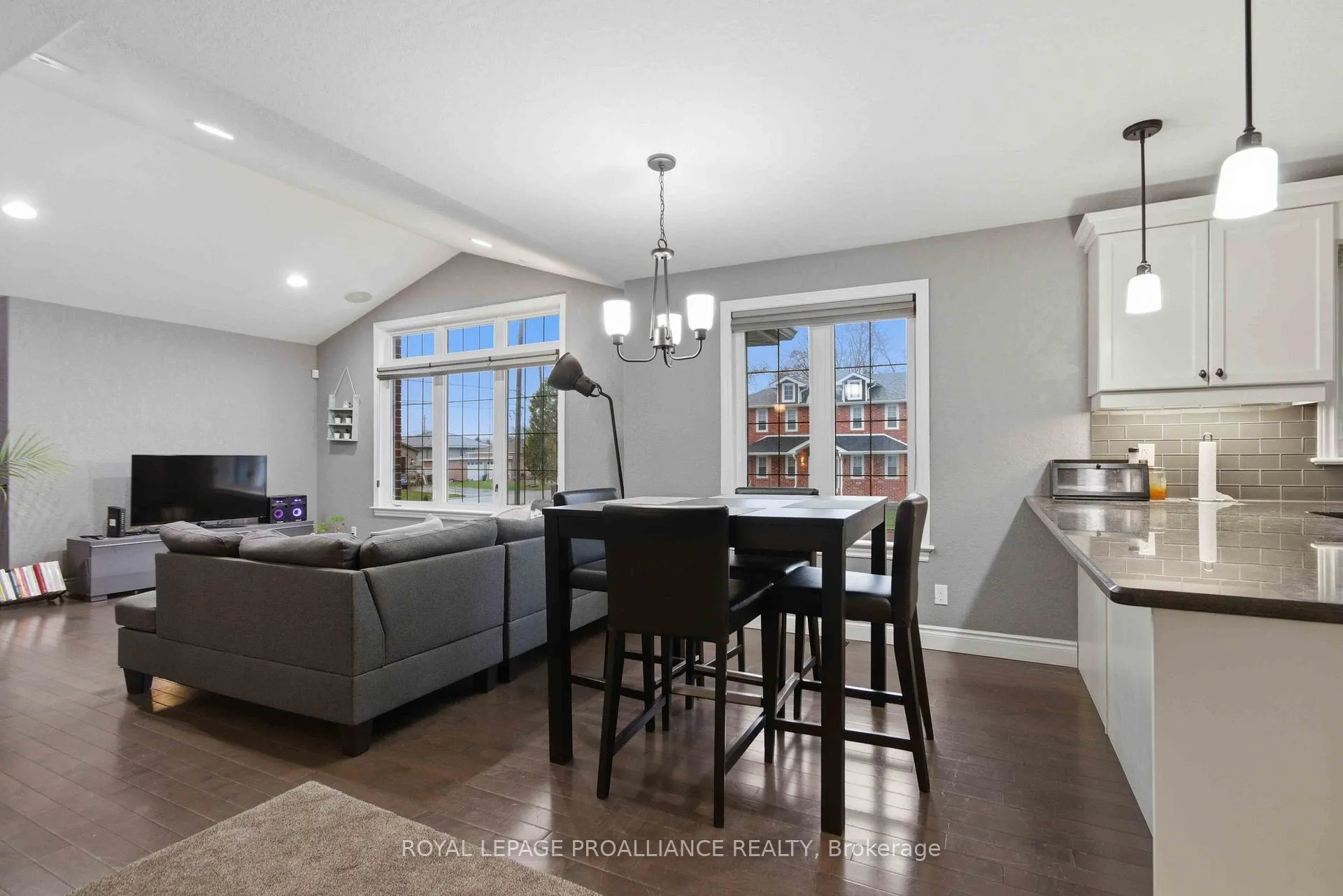 Photo 8 of 2 Freedom Crescent, Quinte West, Sidney Ward — HOMEH
