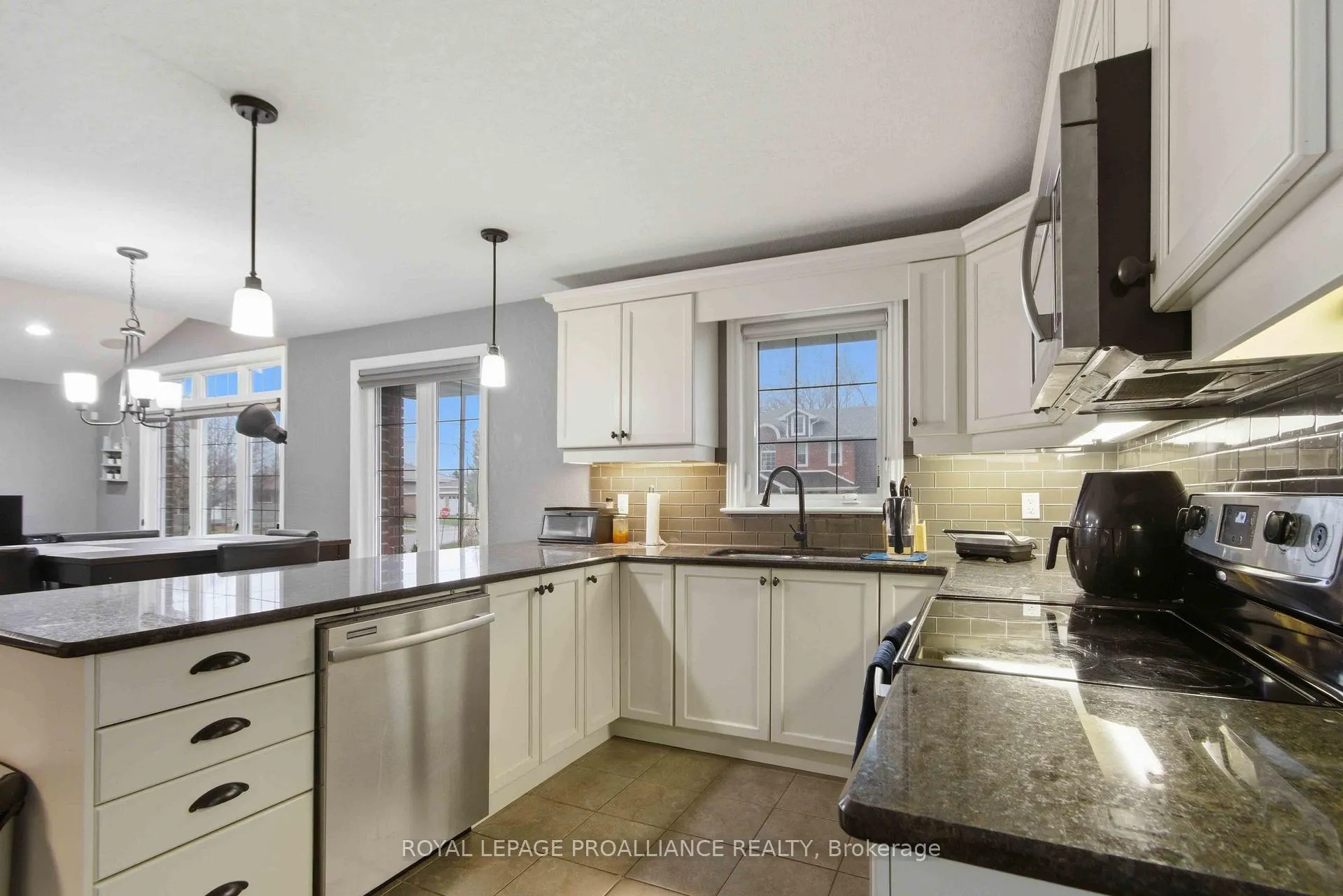 Photo 11 of 2 Freedom Crescent, Quinte West, Sidney Ward — HOMEH