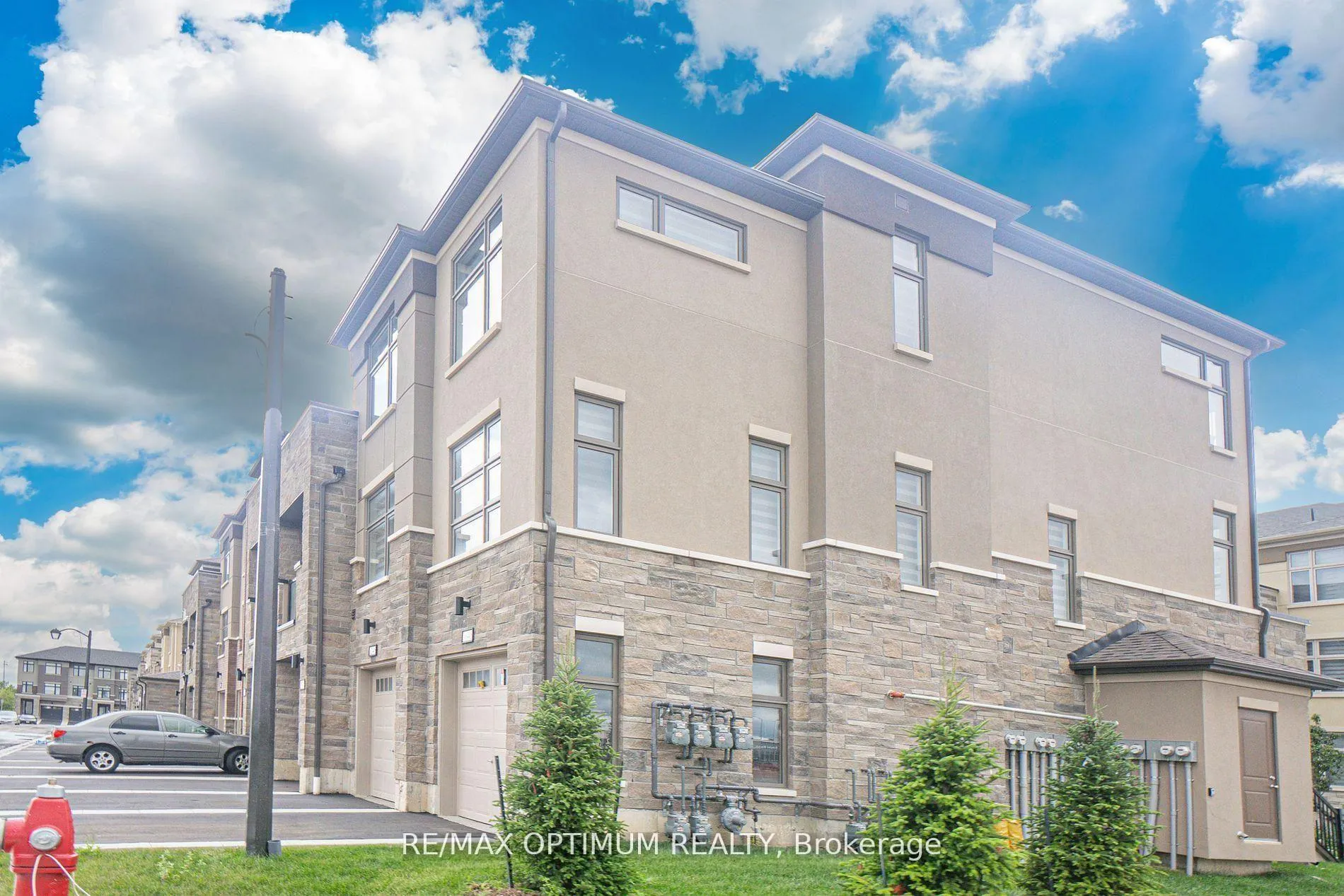 Photo 3 of Unit 18, 45 Fieldridge Crescent, Brampton, Sandringham-Wellington North — HOMEH