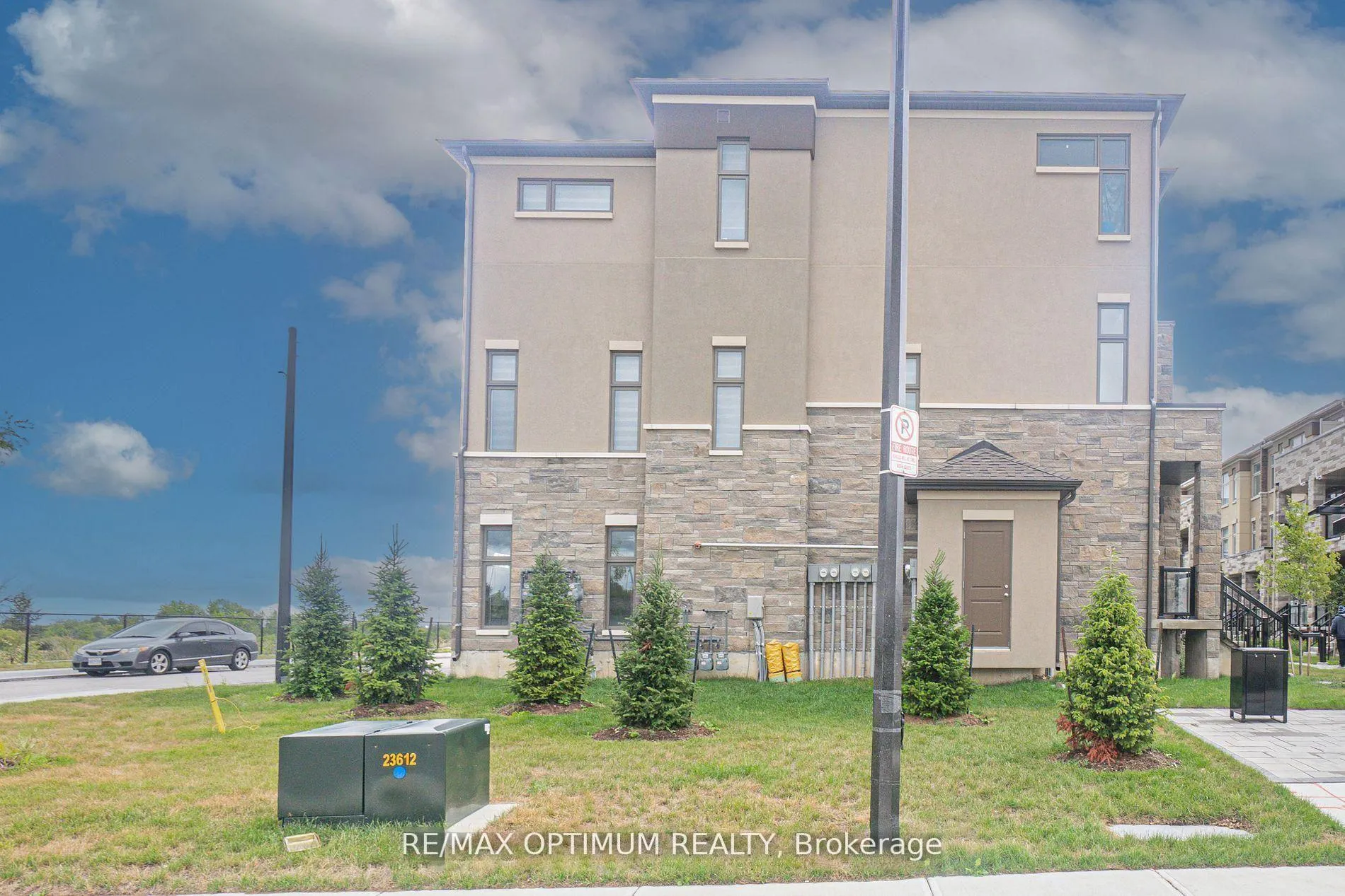 Photo 5 of Unit 18, 45 Fieldridge Crescent, Brampton, Sandringham-Wellington North — HOMEH
