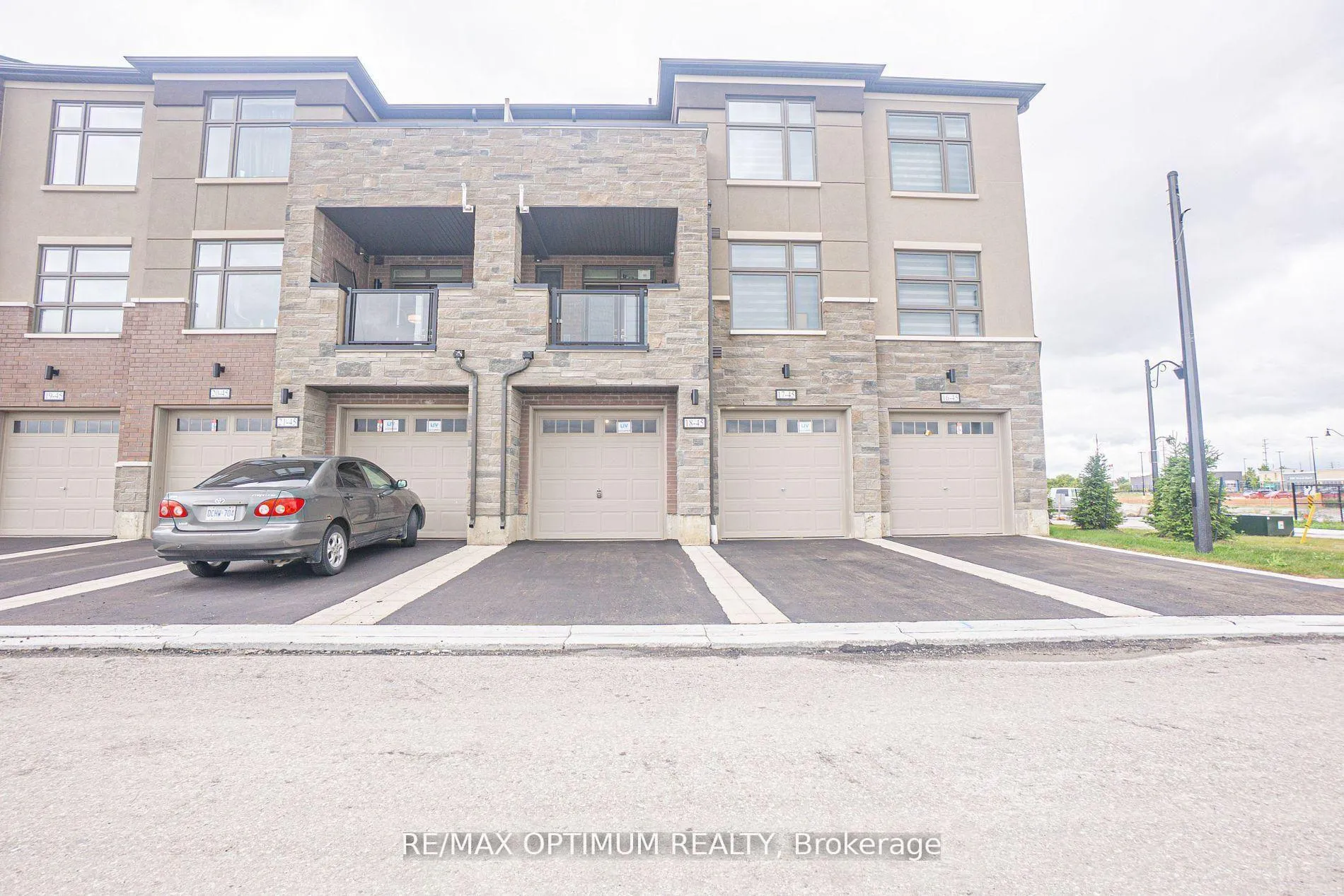 Photo 9 of Unit 18, 45 Fieldridge Crescent, Brampton, Sandringham-Wellington North — HOMEH