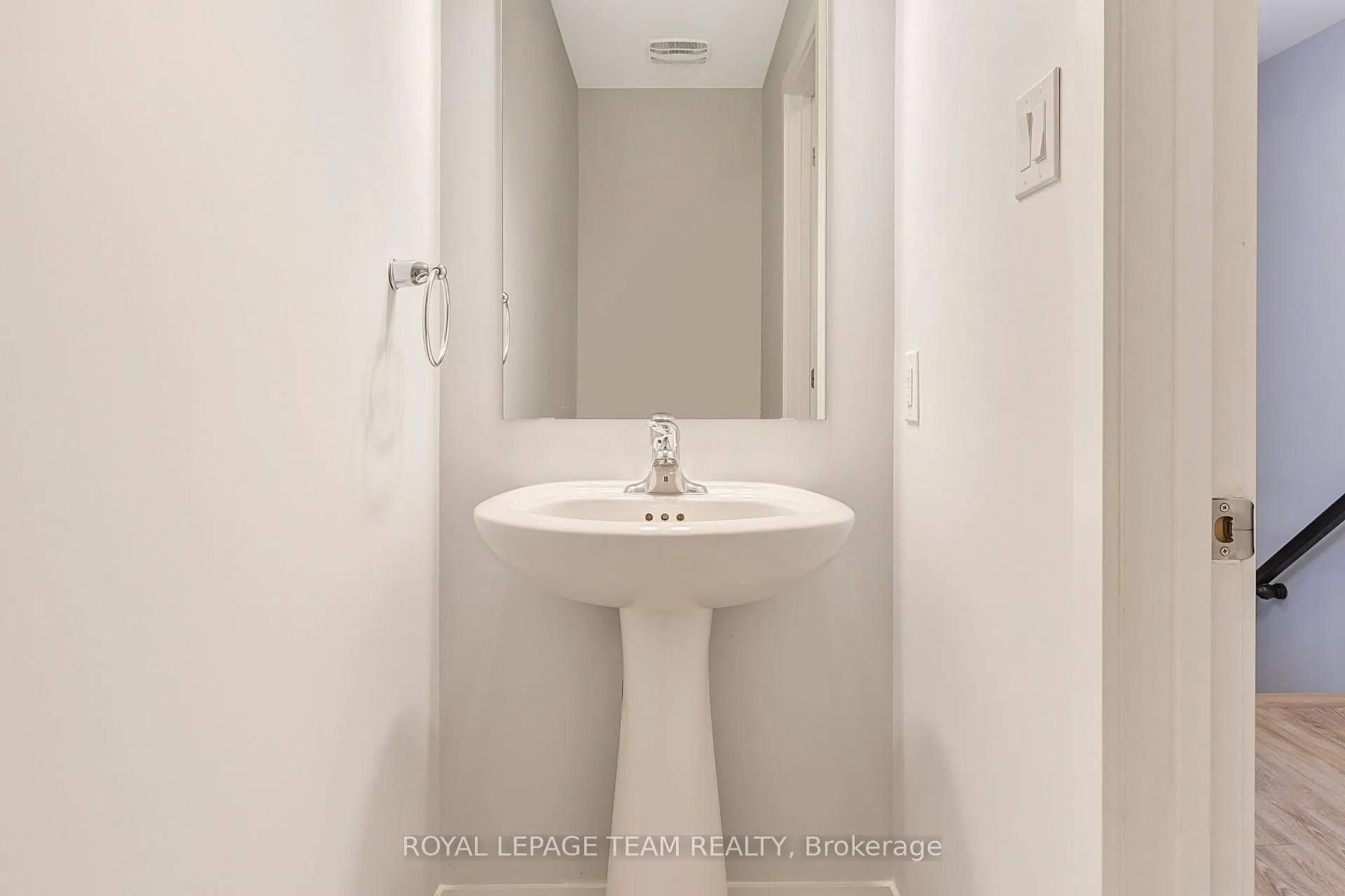 Photo 3 of 722 Lillian Freiman Private, Ottawa, Barrhaven - Half Moon Bay — HOMEH
