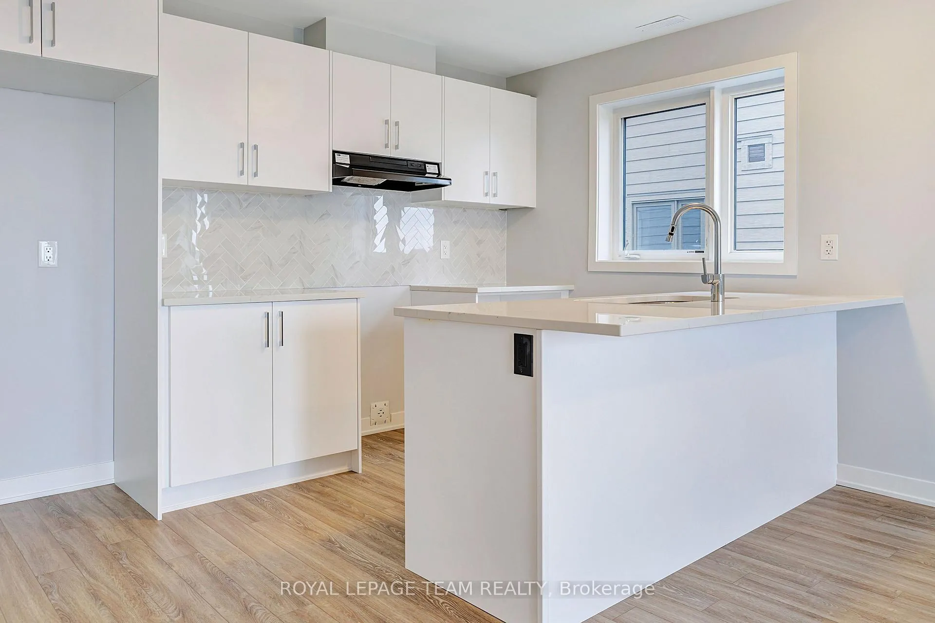 Photo 7 of 722 Lillian Freiman Private, Ottawa, Barrhaven - Half Moon Bay — HOMEH