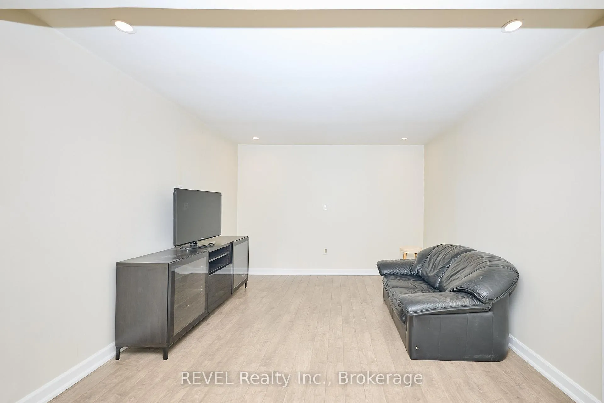Photo 2 of 104 Tuliptree Road, Thorold, Confederation Heights — HOMEH