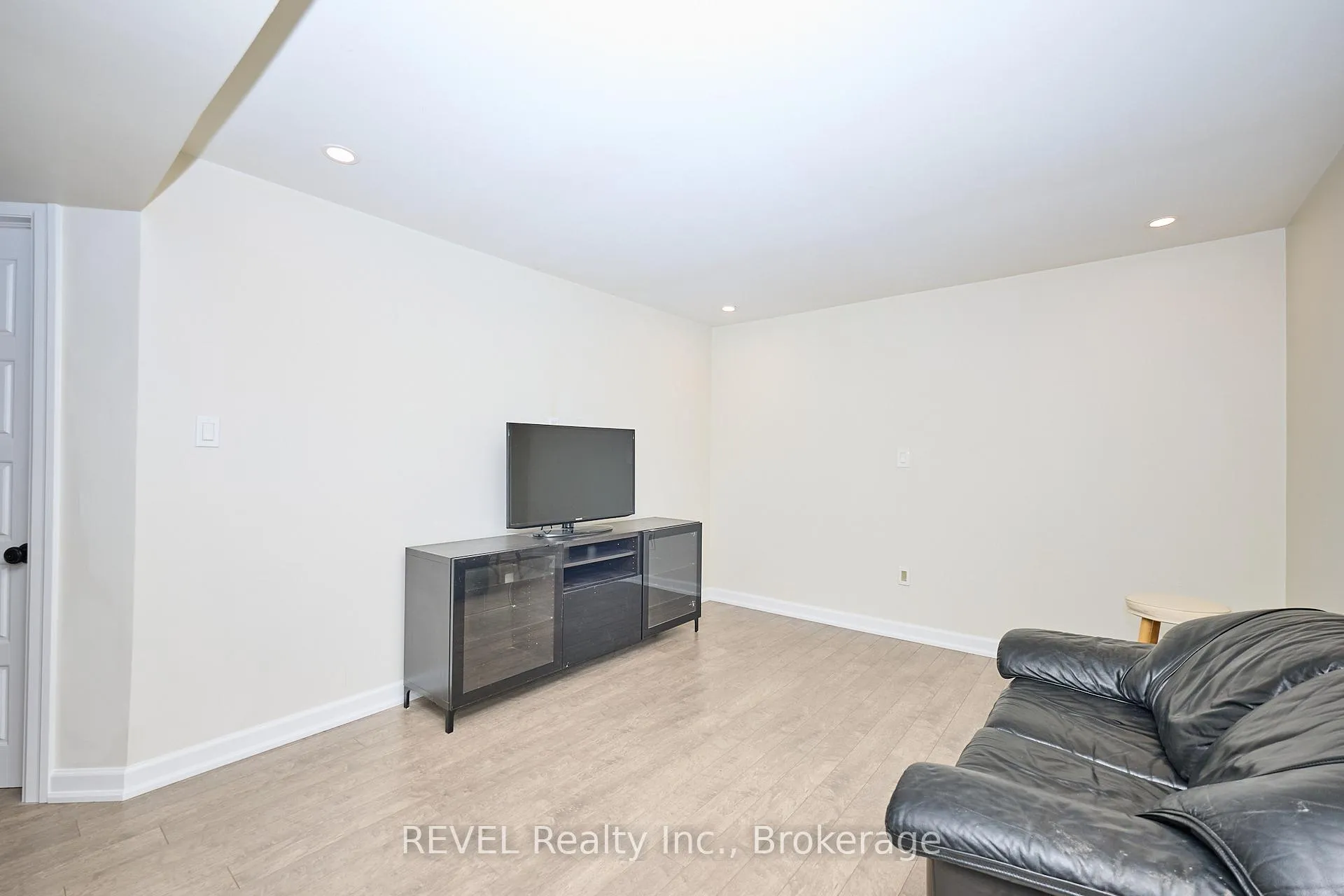 Photo 3 of 104 Tuliptree Road, Thorold, Confederation Heights — HOMEH