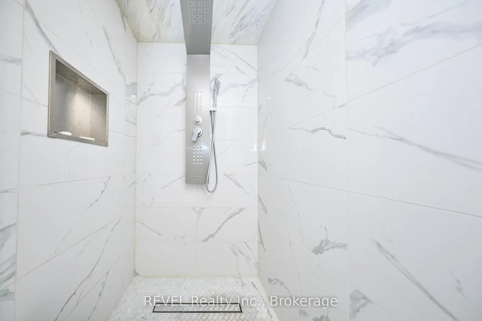 Photo 11 of 104 Tuliptree Road, Thorold, Confederation Heights — HOMEH