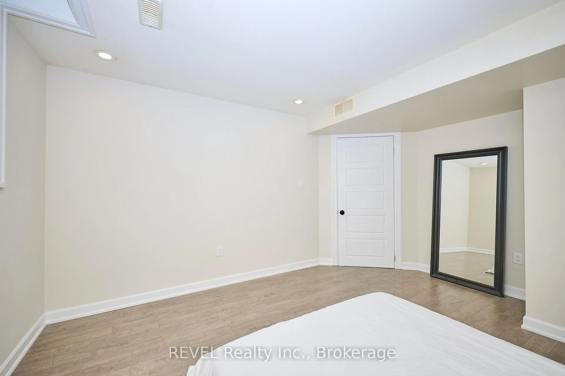 Photo 16 of 104 Tuliptree Road, Thorold, Confederation Heights — HOMEH