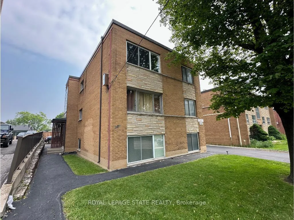 Photo 3 of 981 Mohawk Road E, Hamilton, Huntington — HOMEH