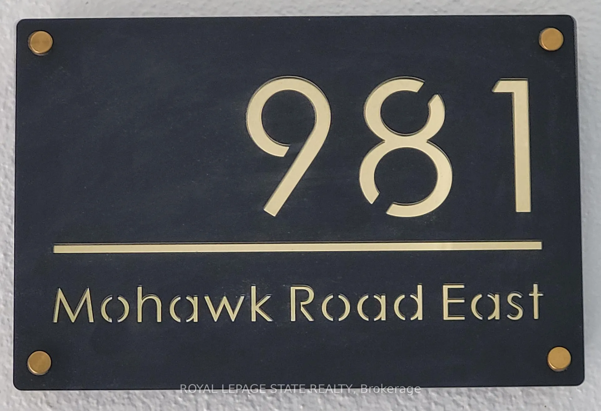 Photo 4 of 981 Mohawk Road E, Hamilton, Huntington — HOMEH