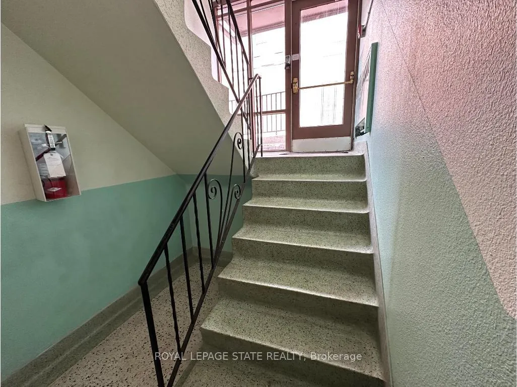 Photo 7 of 981 Mohawk Road E, Hamilton, Huntington — HOMEH