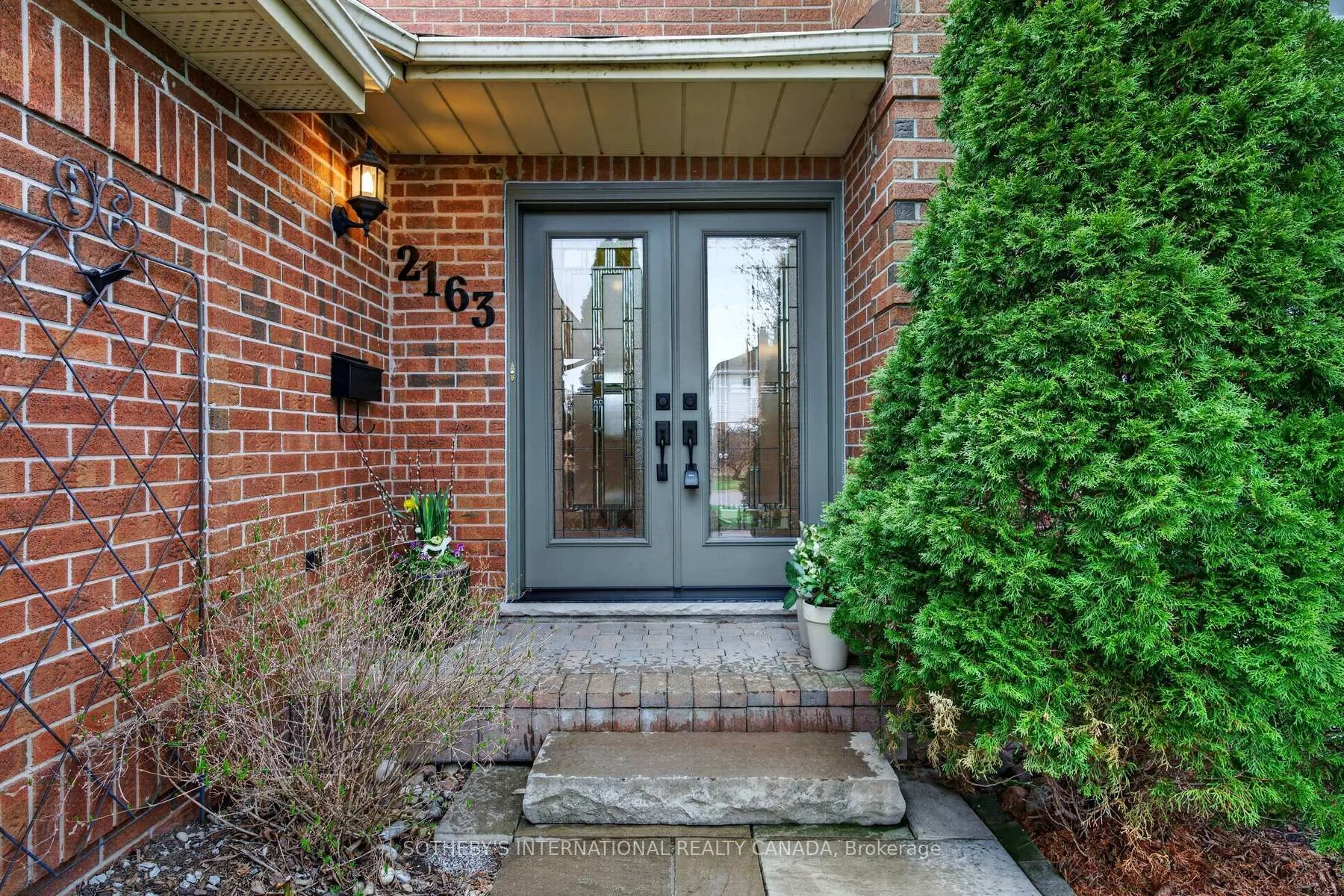 Photo 2 of 2163 Winding Way, Burlington, Headon — HOMEH