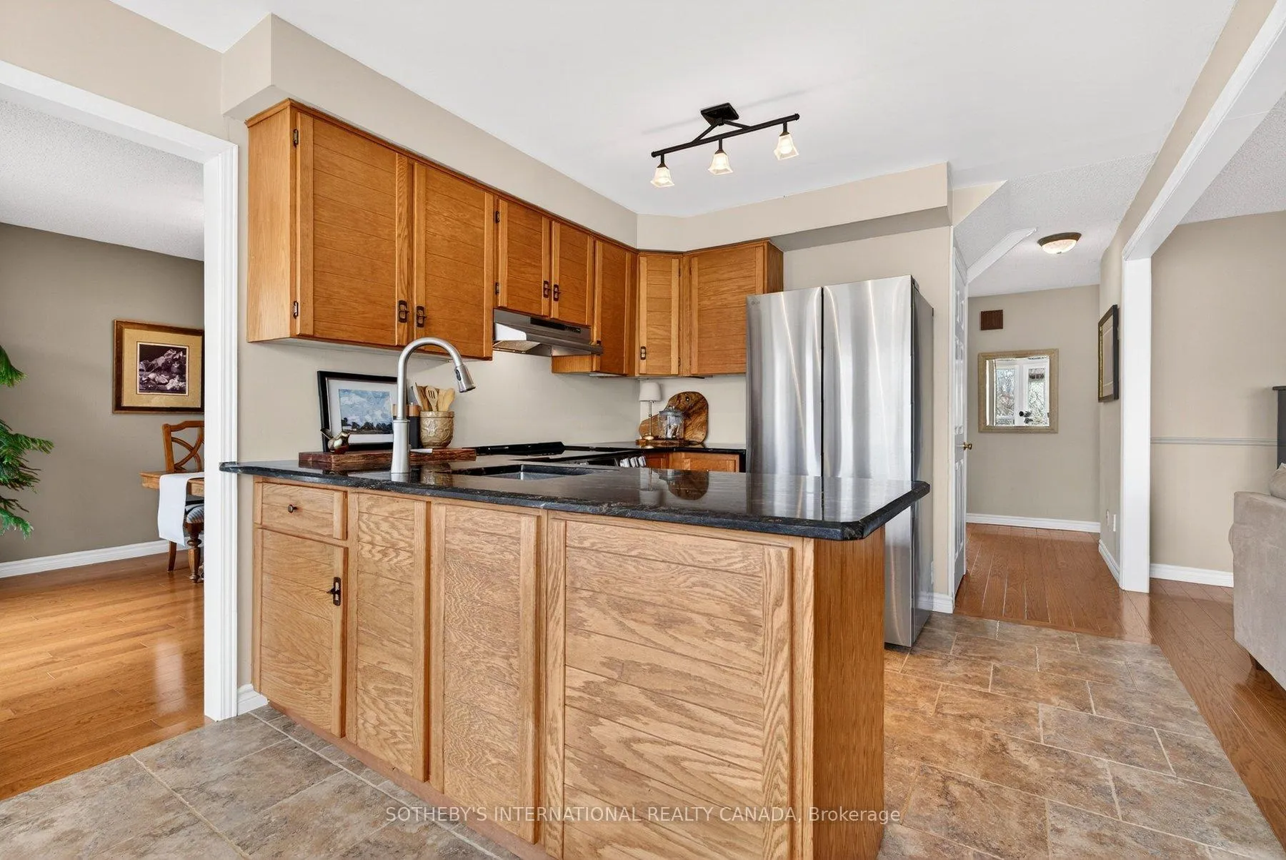 Photo 8 of 2163 Winding Way, Burlington, Headon — HOMEH