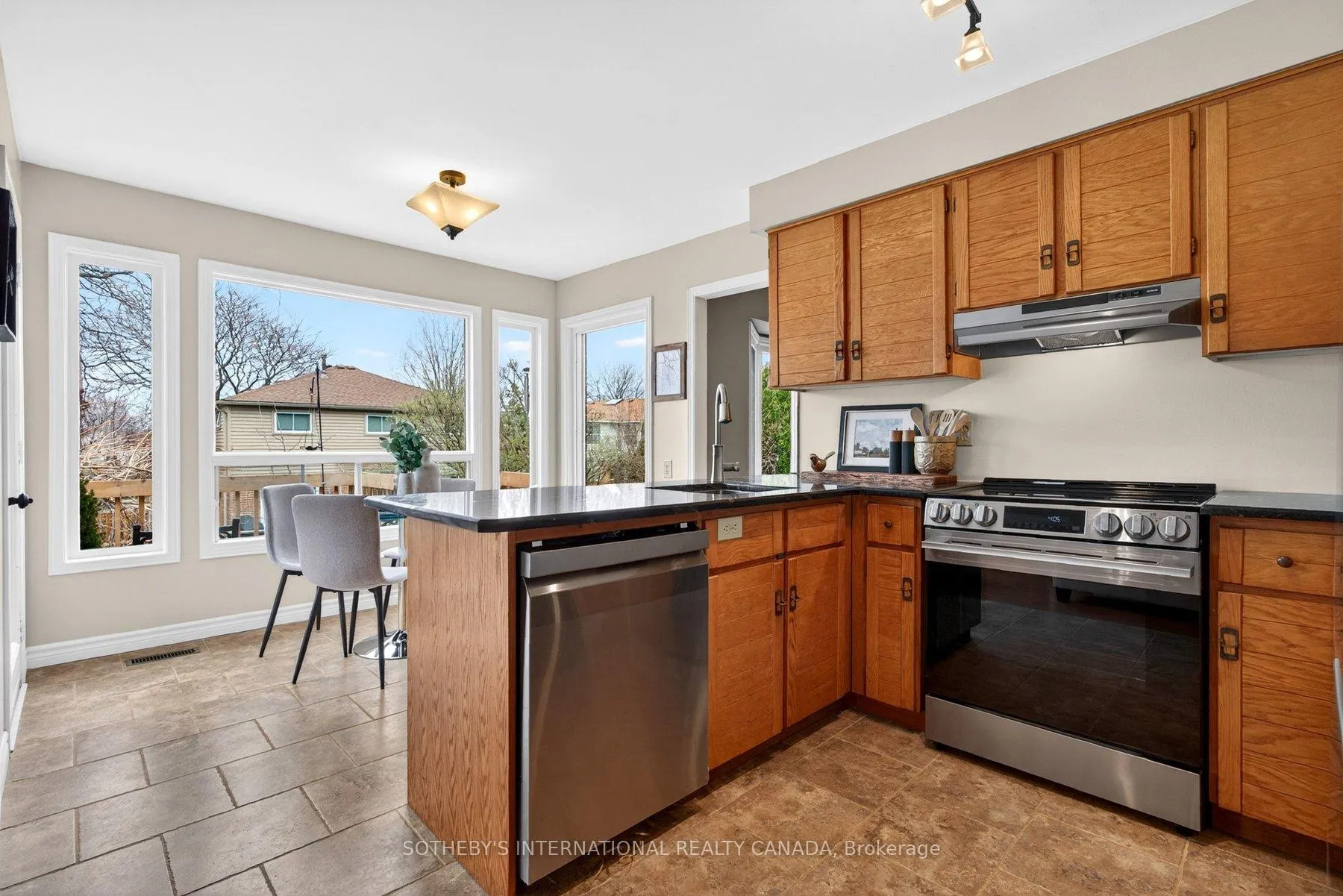 Photo 9 of 2163 Winding Way, Burlington, Headon — HOMEH