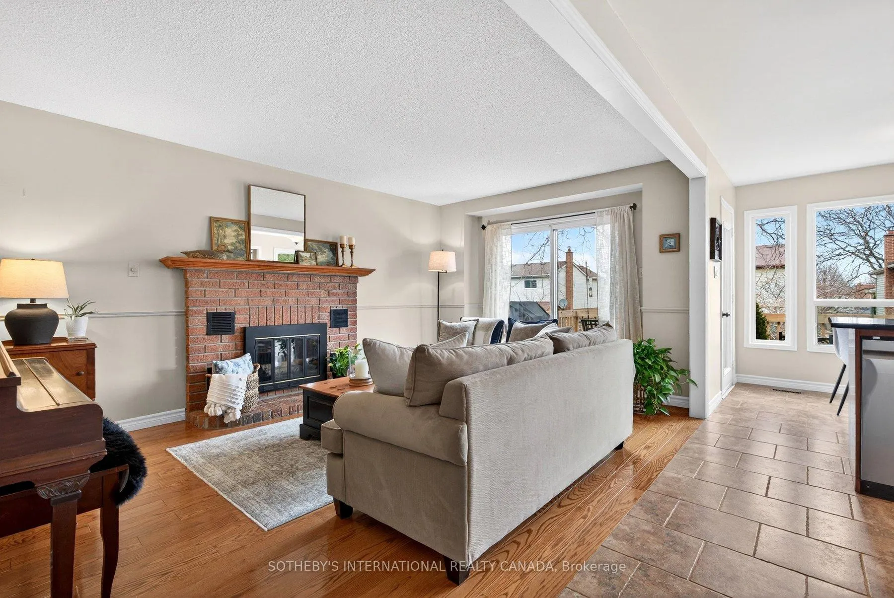 Photo 11 of 2163 Winding Way, Burlington, Headon — HOMEH